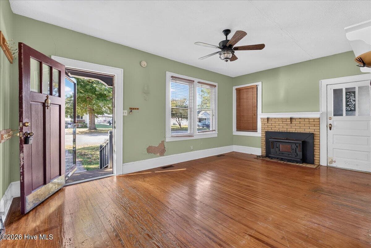 Single Family Residence at 410 Charlotte Street, Roanoke Rapids, NC 27870, photo 5 of 33