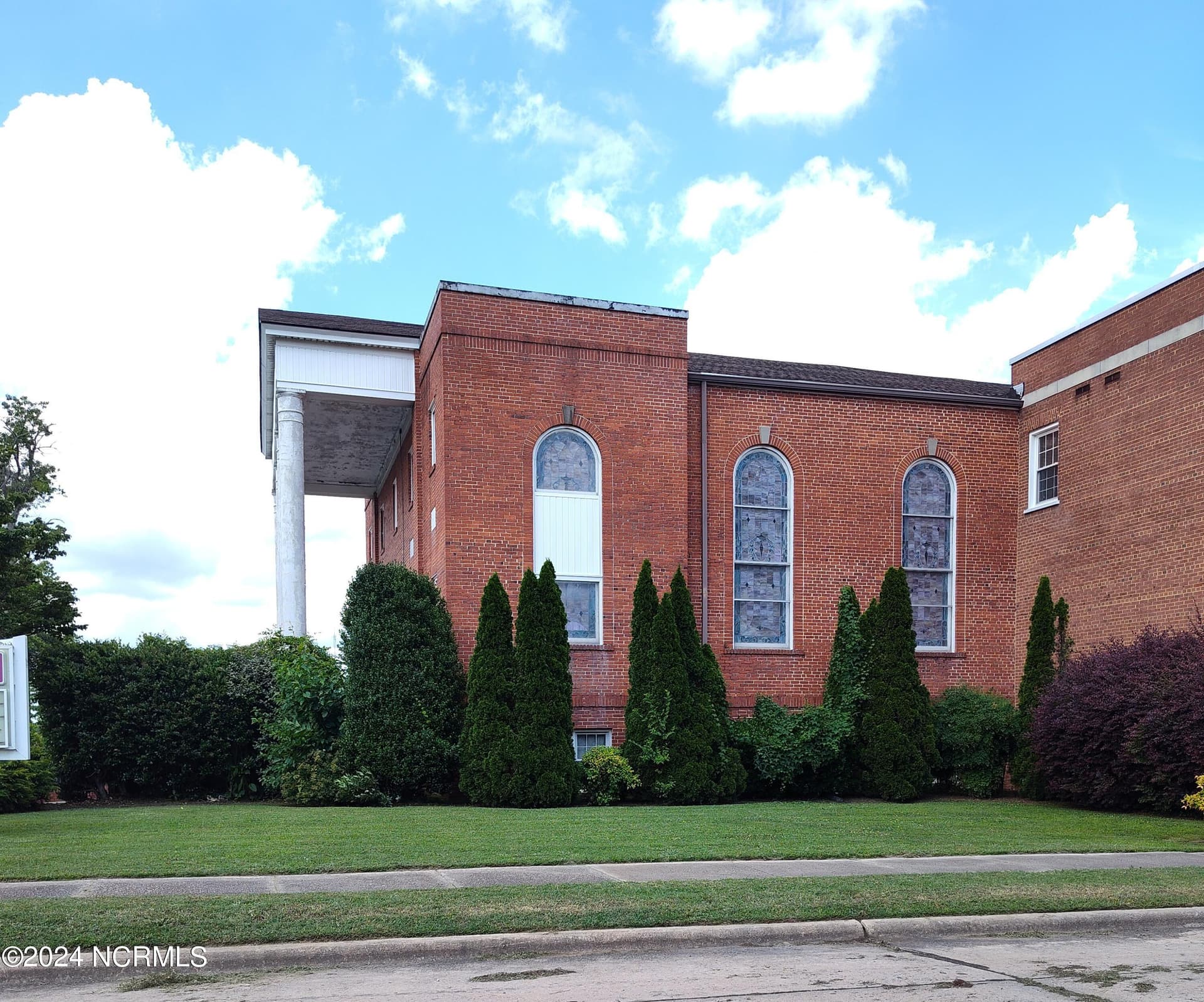 338 Roanoke Avenue, Roanoke Rapids, NC 27870
