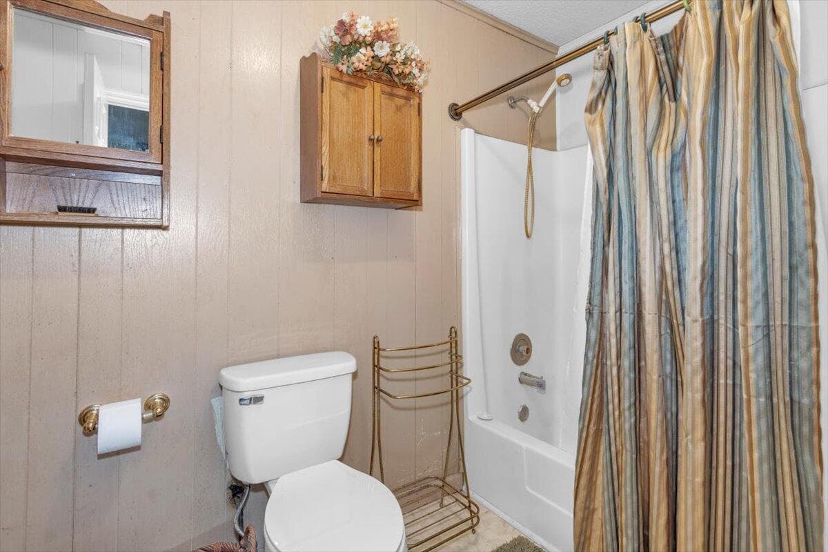 bathroom 1 - 7025 Rance Perry Road, Appling, GA 30802