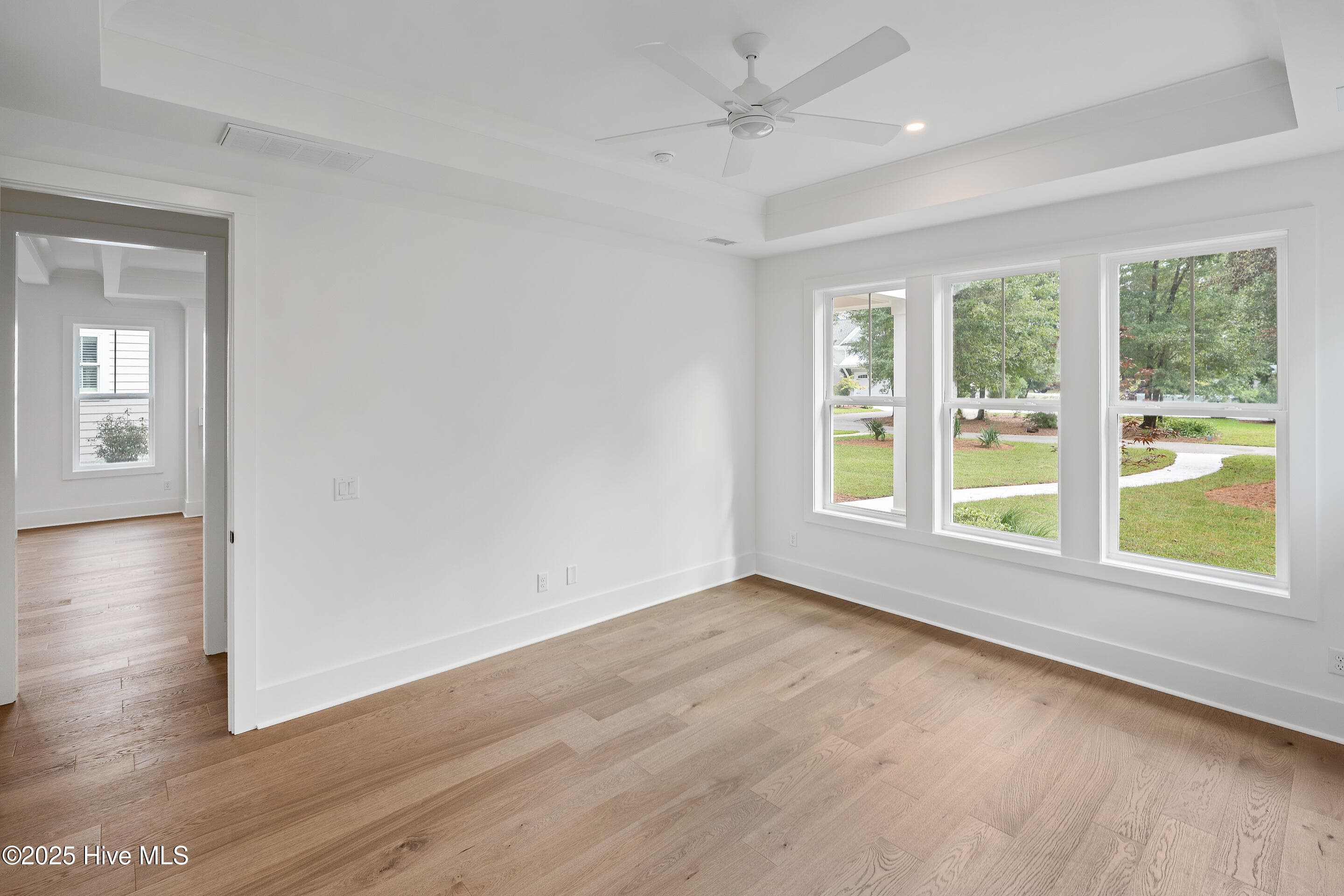 Single Family Residence at 305 Jenoa Drive, Castle Hayne, NC 28429, photo 2 of 7