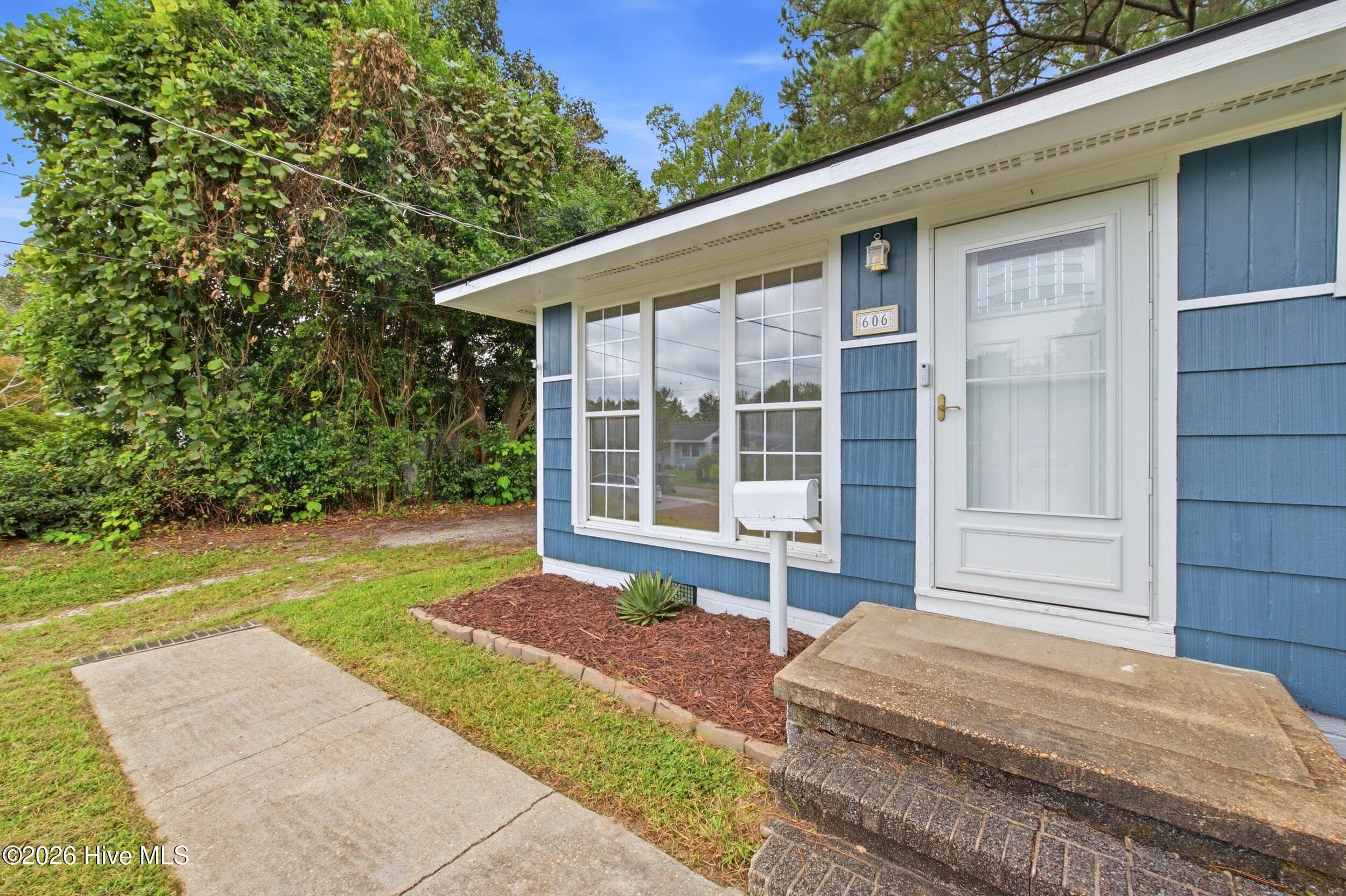 Single Family Residence at 606 Rosemont Avenue, Wilmington, NC 28403, photo 6 of 48