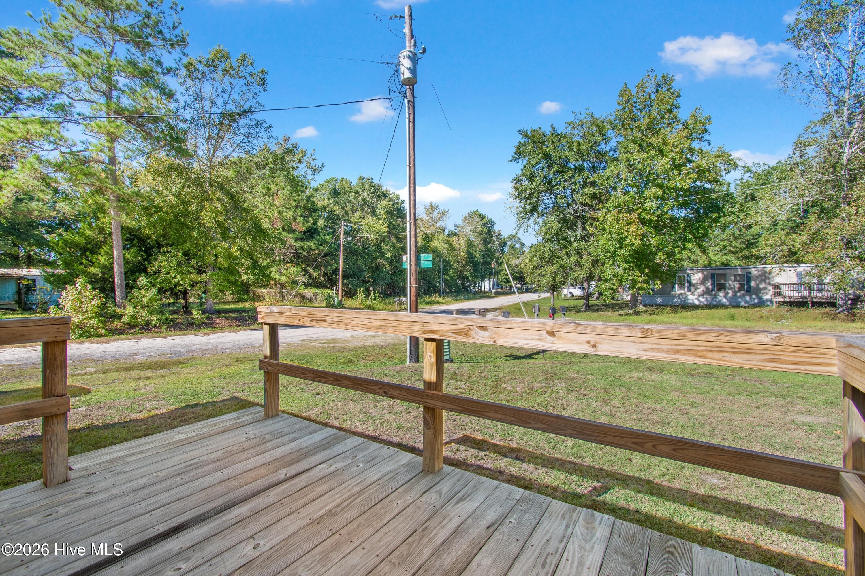 Manufactured Home at 1471 Pine Tree Circle SW, Supply, NC 28462, photo 4 of 23