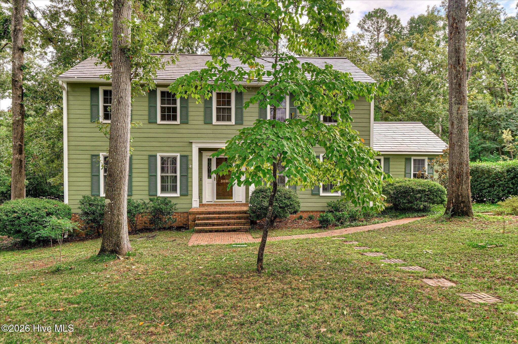 Located in one of Martinez's most sought-after neighborhoods, Watervale, this lovely 4BD/2.5BA with 2812 sqft has been well-maintained and is ready for it's new owner. - 307 Wakefield Lane N, Martinez, GA 30907