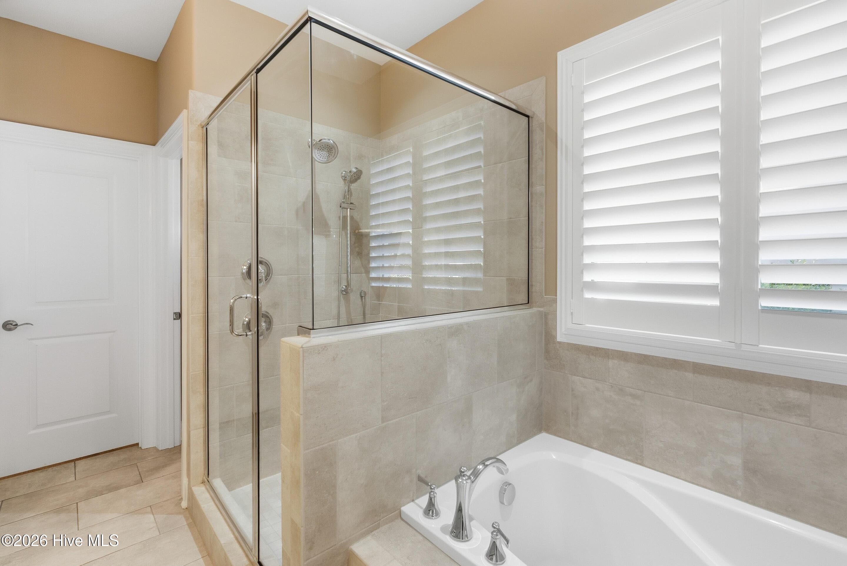 Soaking tub & step in shower - 2153 Forest View Circle, Leland, NC 28451