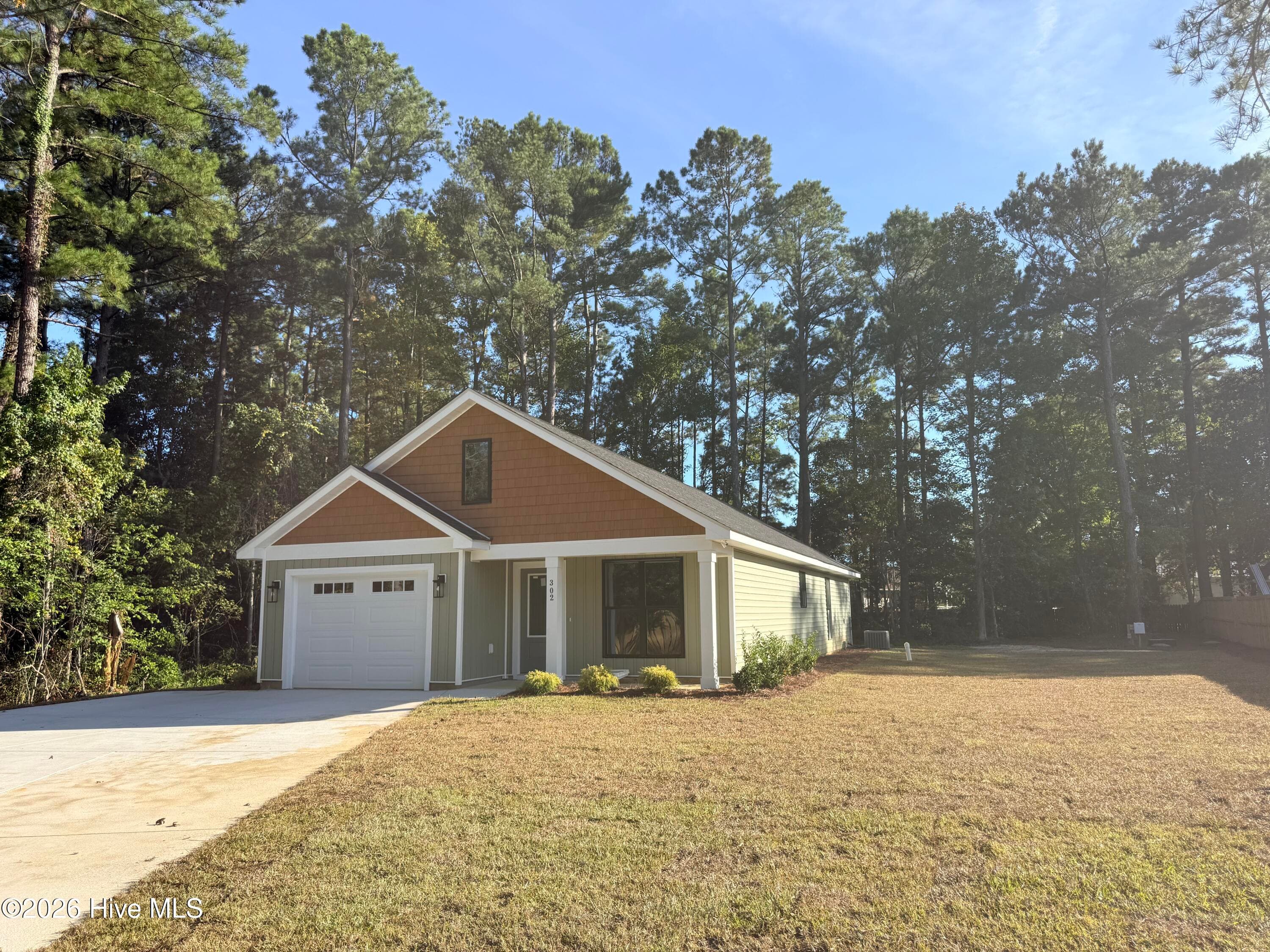 Single Family Residence at 302 Pine Court, Hampstead, NC 28443, photo 9 of 91