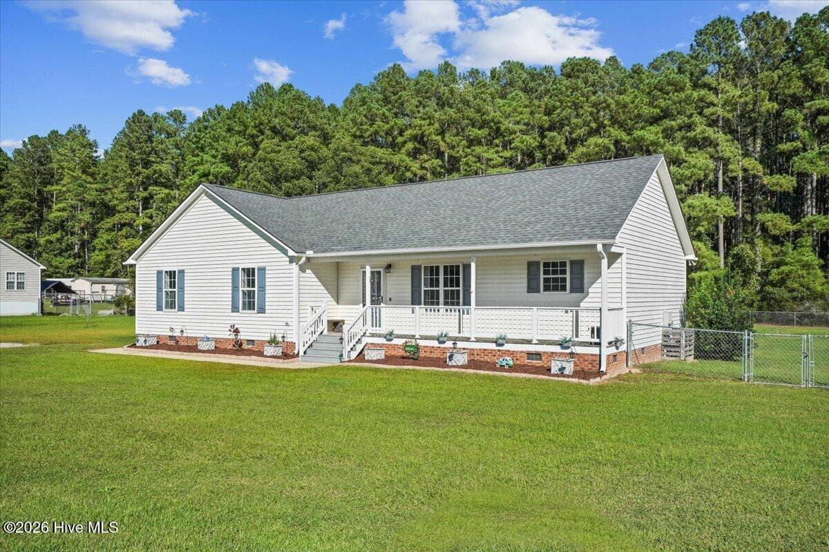Single Family Residence at 110 Hilltop Drive, Four Oaks, NC 27524, photo 2 of 31