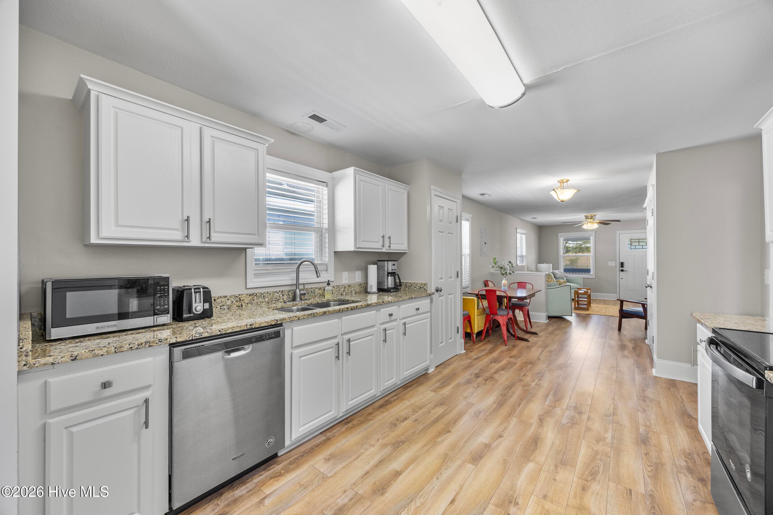 Single Family Residence at 1112 S 10th Street, Wilmington, NC 28401, photo 4 of 27
