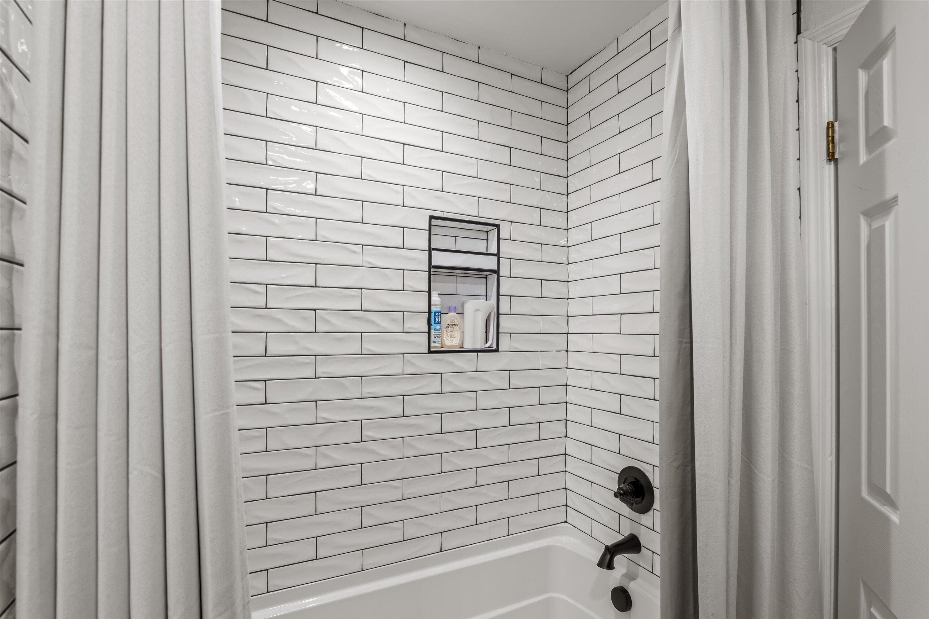 and tiled tub - 140 Lewiston Road, Grovetown, GA 30813