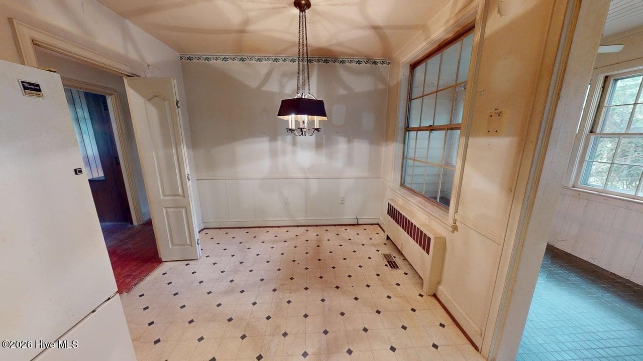 Single Family Residence at 808 W South Street W, Ahoskie, NC 27910, photo 13 of 50