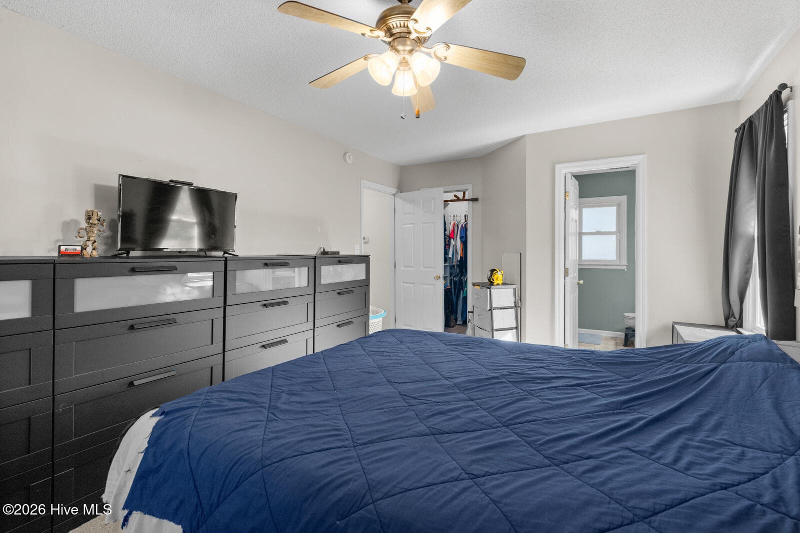 Single Family Residence at 405 Wolf Run Drive, Jacksonville, NC 28546, photo 19 of 31