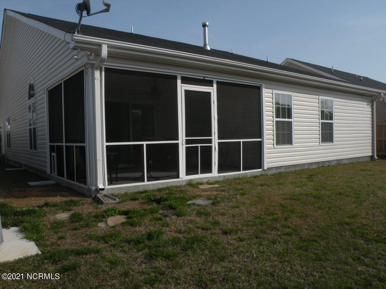 Single Family Residence at 105 Lakeside Green Drive, New Bern, NC 28560, photo 11 of 32
