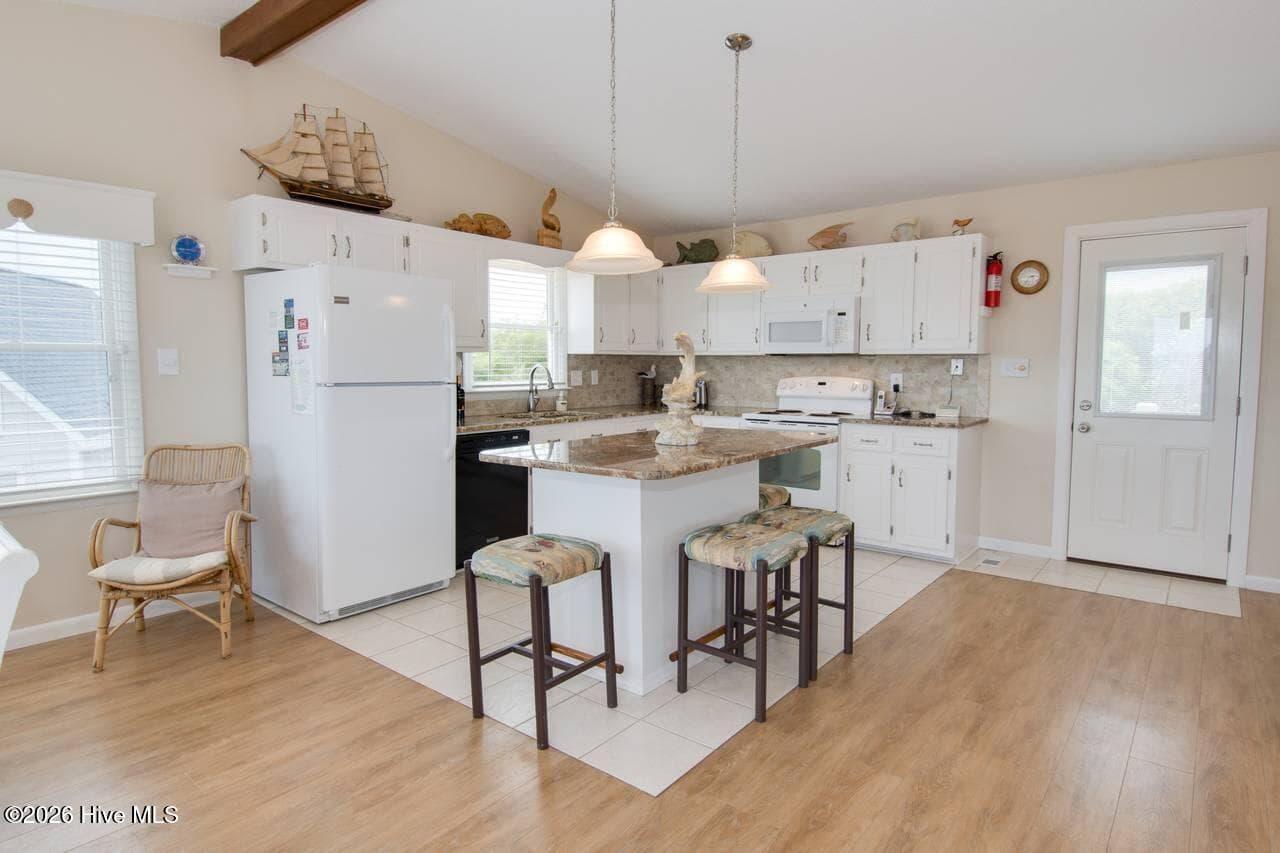 Kitchen Bar - 6820 Ocean Drive, Emerald Isle, NC 28594