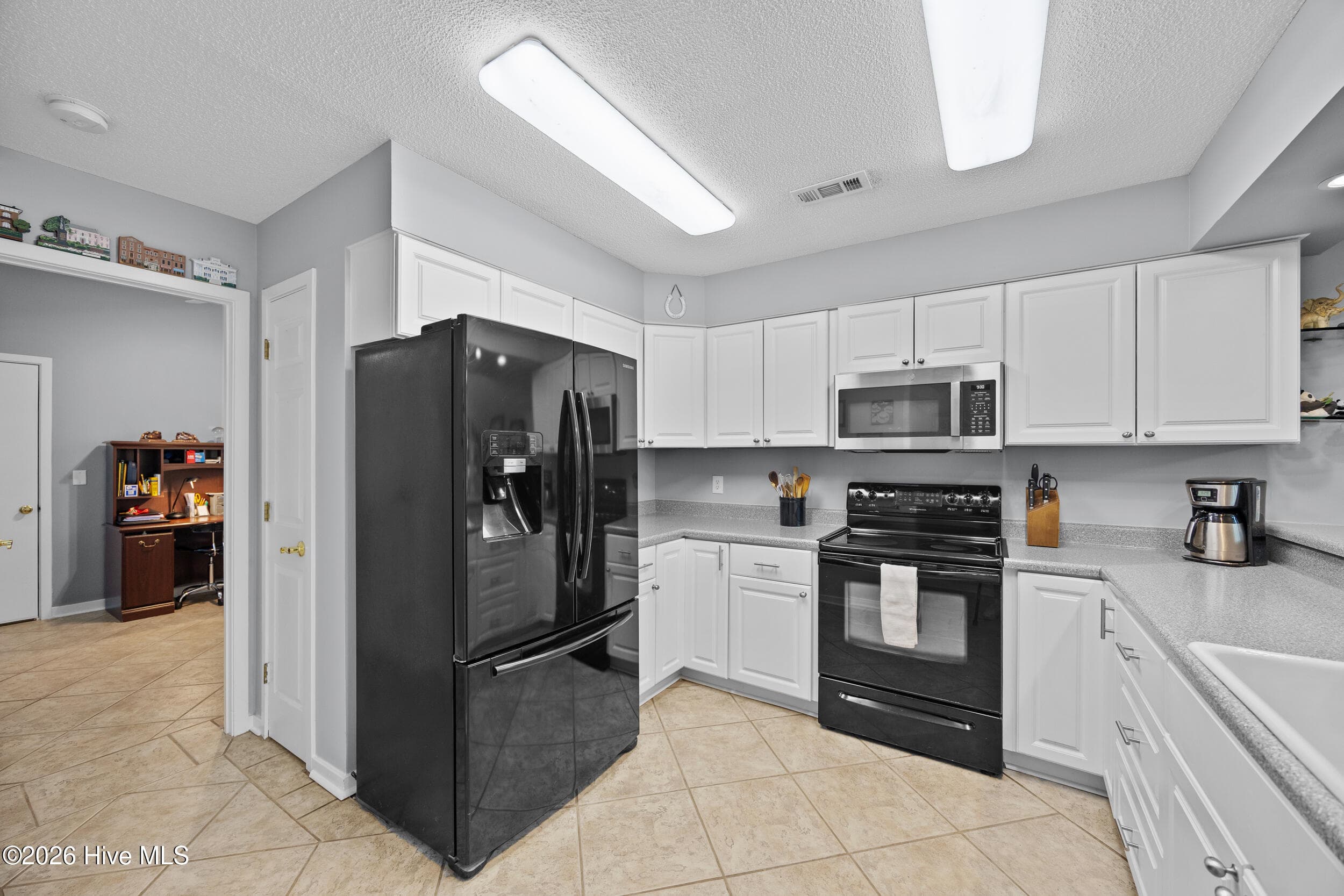 Townhouse at 208 Inland Greens Circle, Wilmington, NC 28405, photo 7 of 41