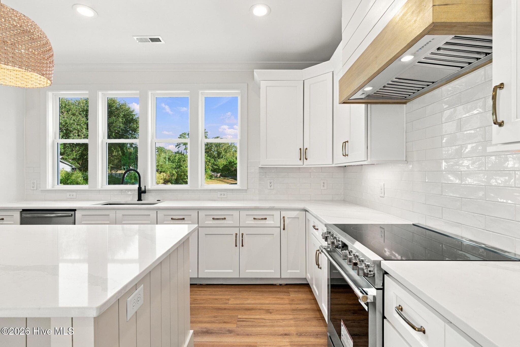 Single Family Residence at 1048 Montclair Drive, Wilmington, NC 28403, photo 22 of 95