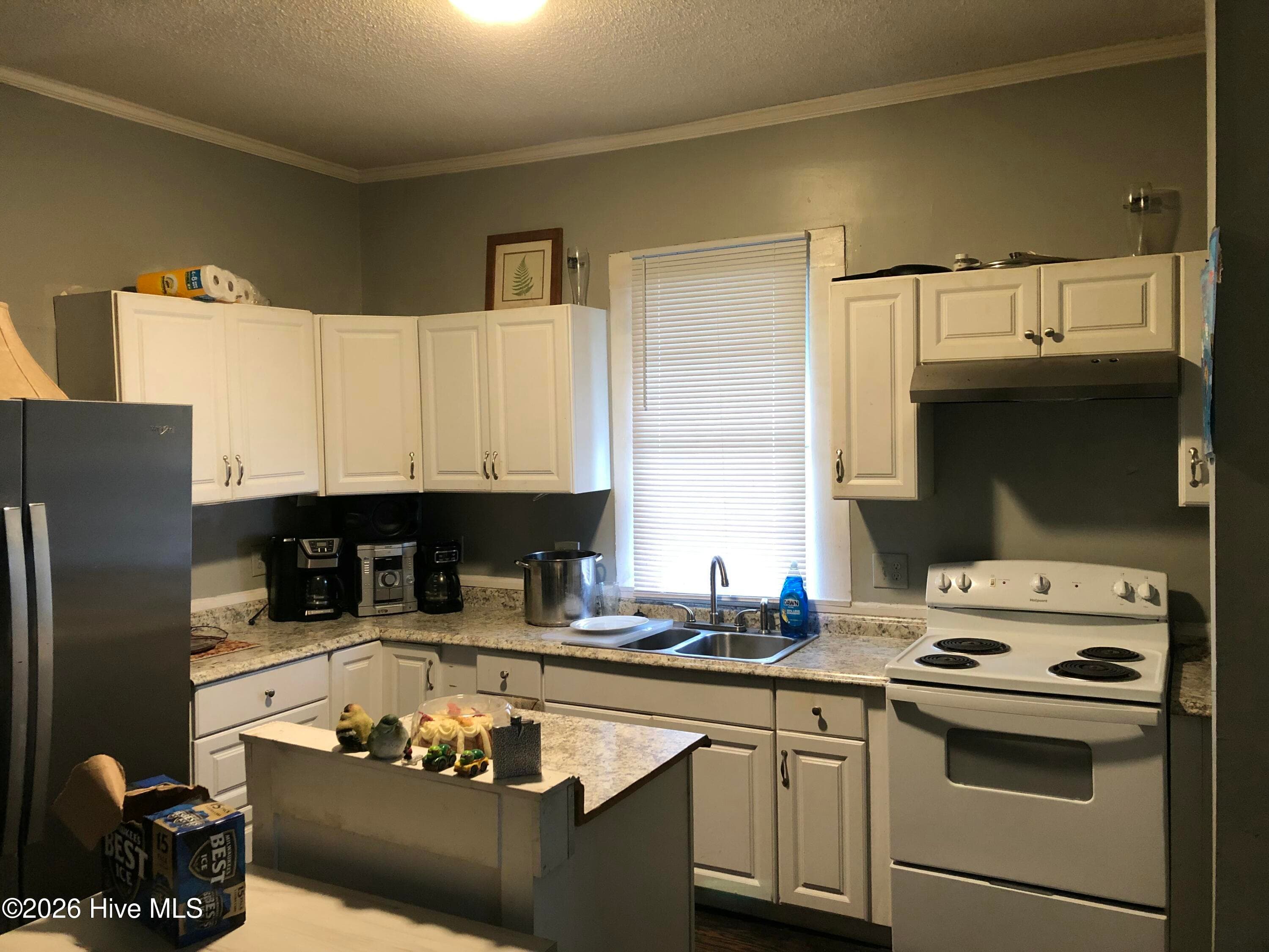 Single Family Residence at 102 S 11th Street, Wilmington, NC 28401, photo 3 of 12