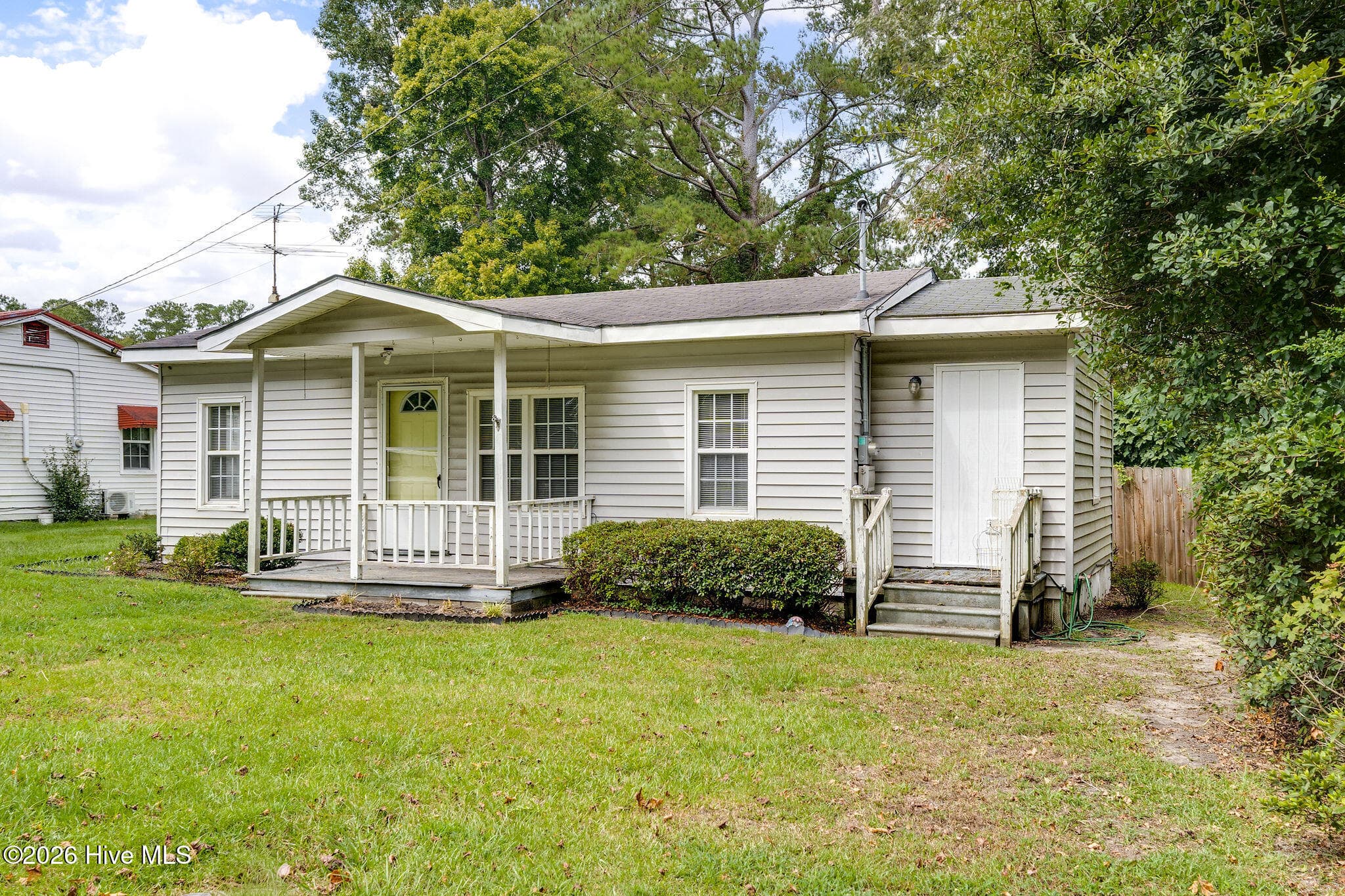 Single Family Residence at 115 E Murphy Street, Wallace, NC 28466, photo 20 of 24