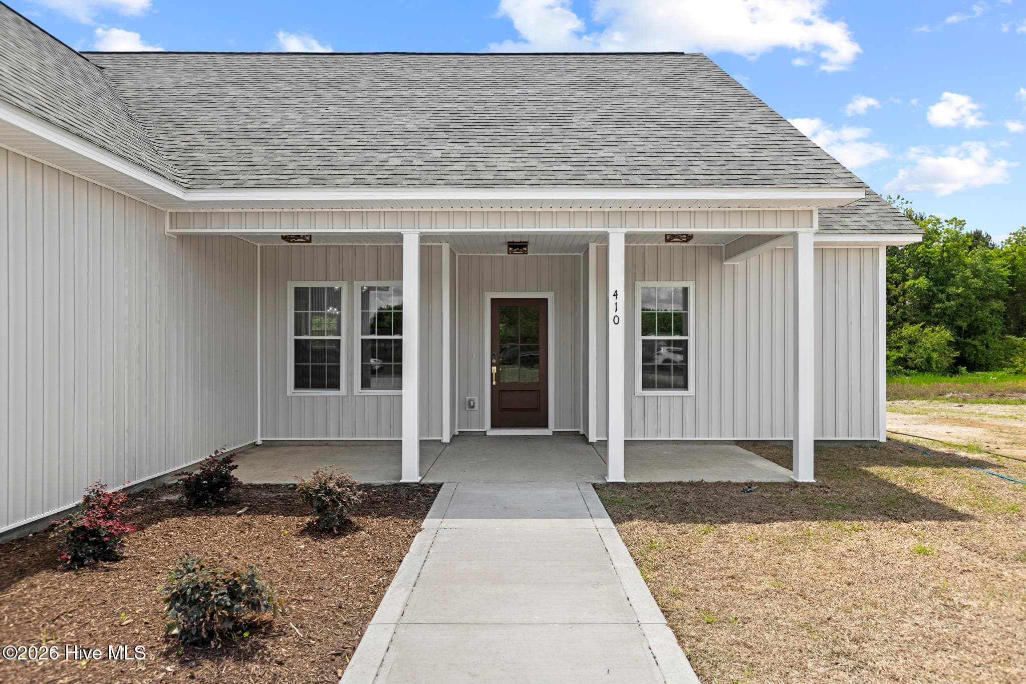 Single Family Residence at 402 Wade Drive, Richlands, NC 28574, photo 4 of 74