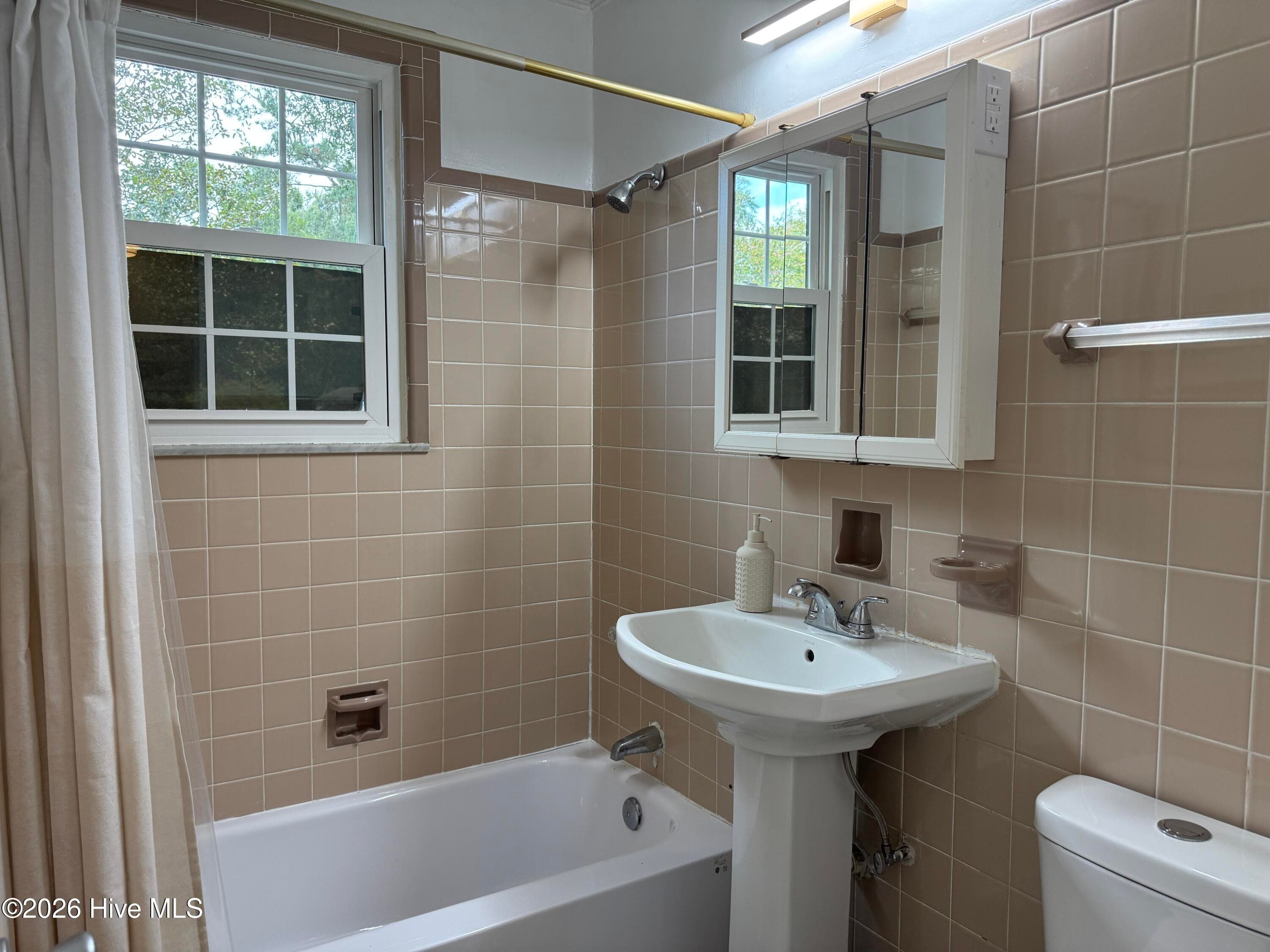 Single Family Residence at 2108 High School Drive, New Bern, NC 28560, photo 15 of 22