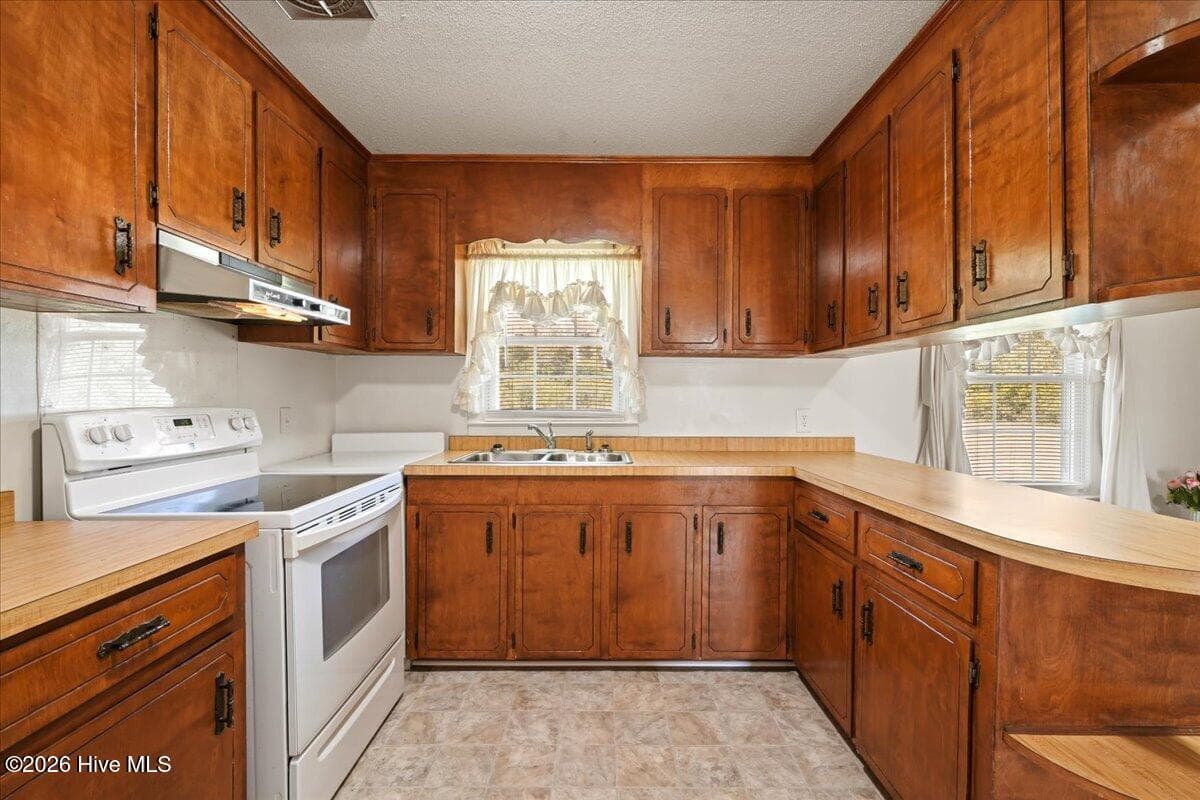 Single Family Residence at 606 Darden Drive, Kinston, NC 28504, photo 18 of 33