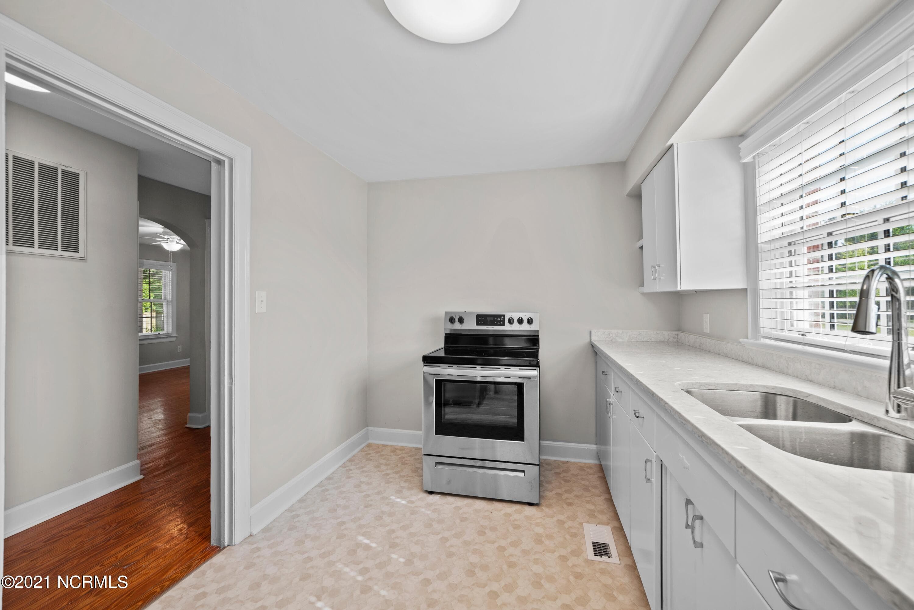 New SS appliances - 514 Broad Street, New Bern, NC 28560
