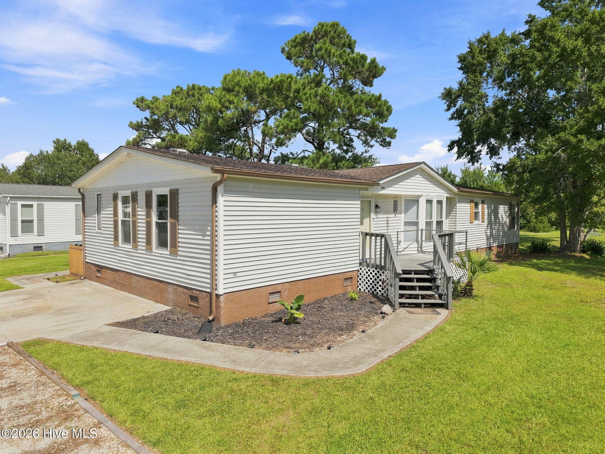 Manufactured Home at 900 Lighthouse Court, Hampstead, NC 28443, photo 2 of 44