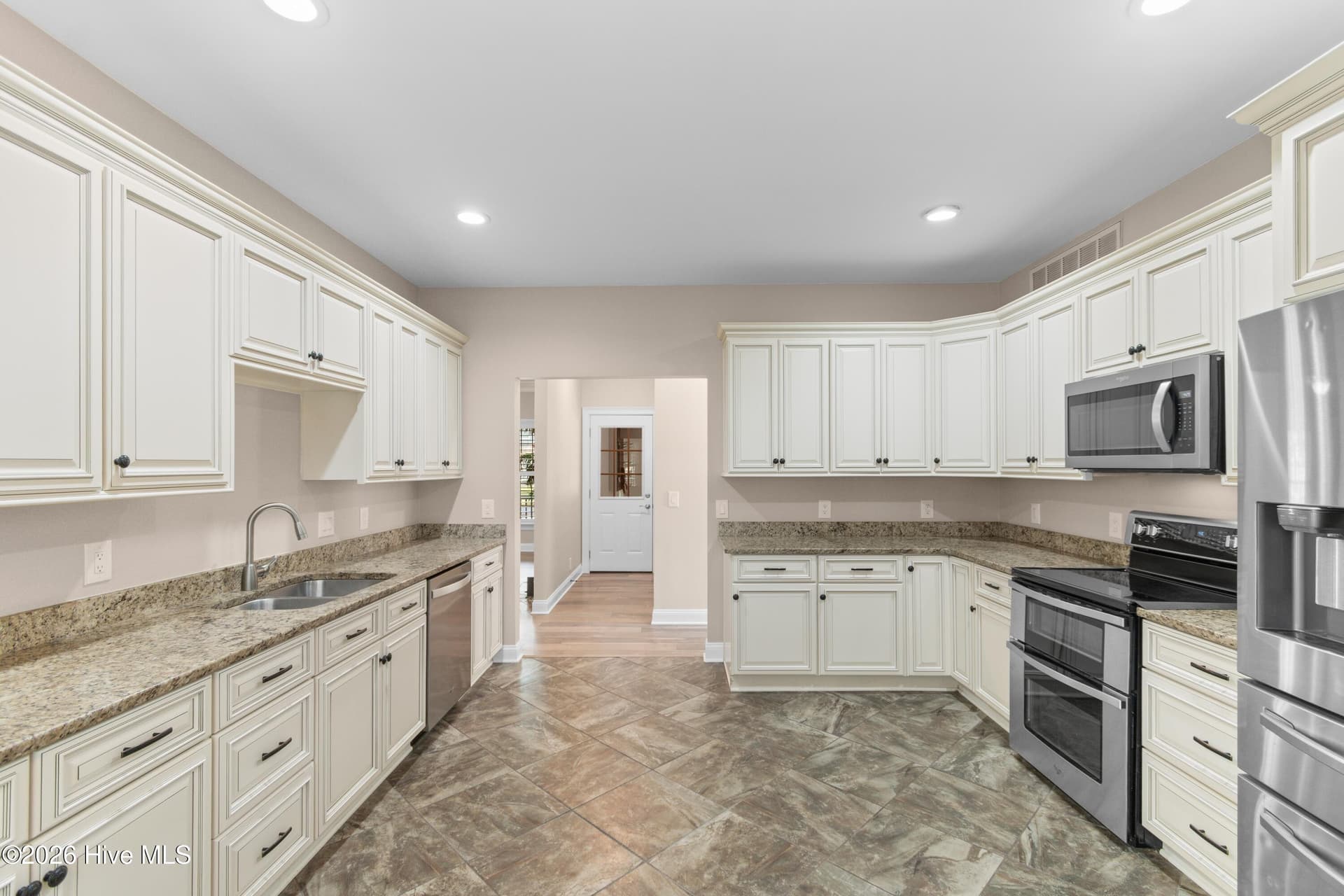 Single Family Residence at 1308 Harbour Watch SW, Calabash, NC 28467, photo 11 of 63