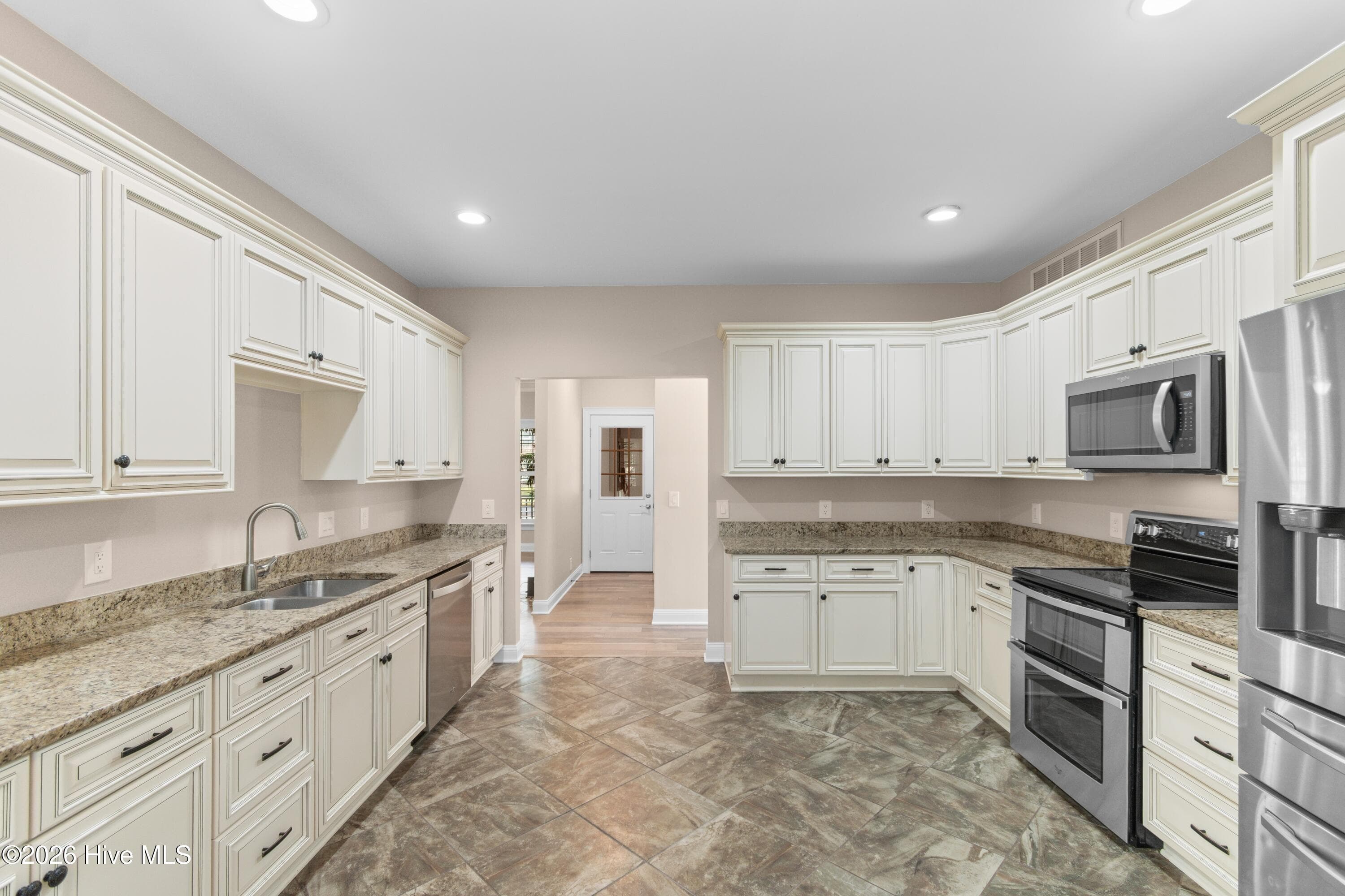 Single Family Residence at 1308 Harbour Watch SW, Calabash, NC 28467, photo 11 of 63