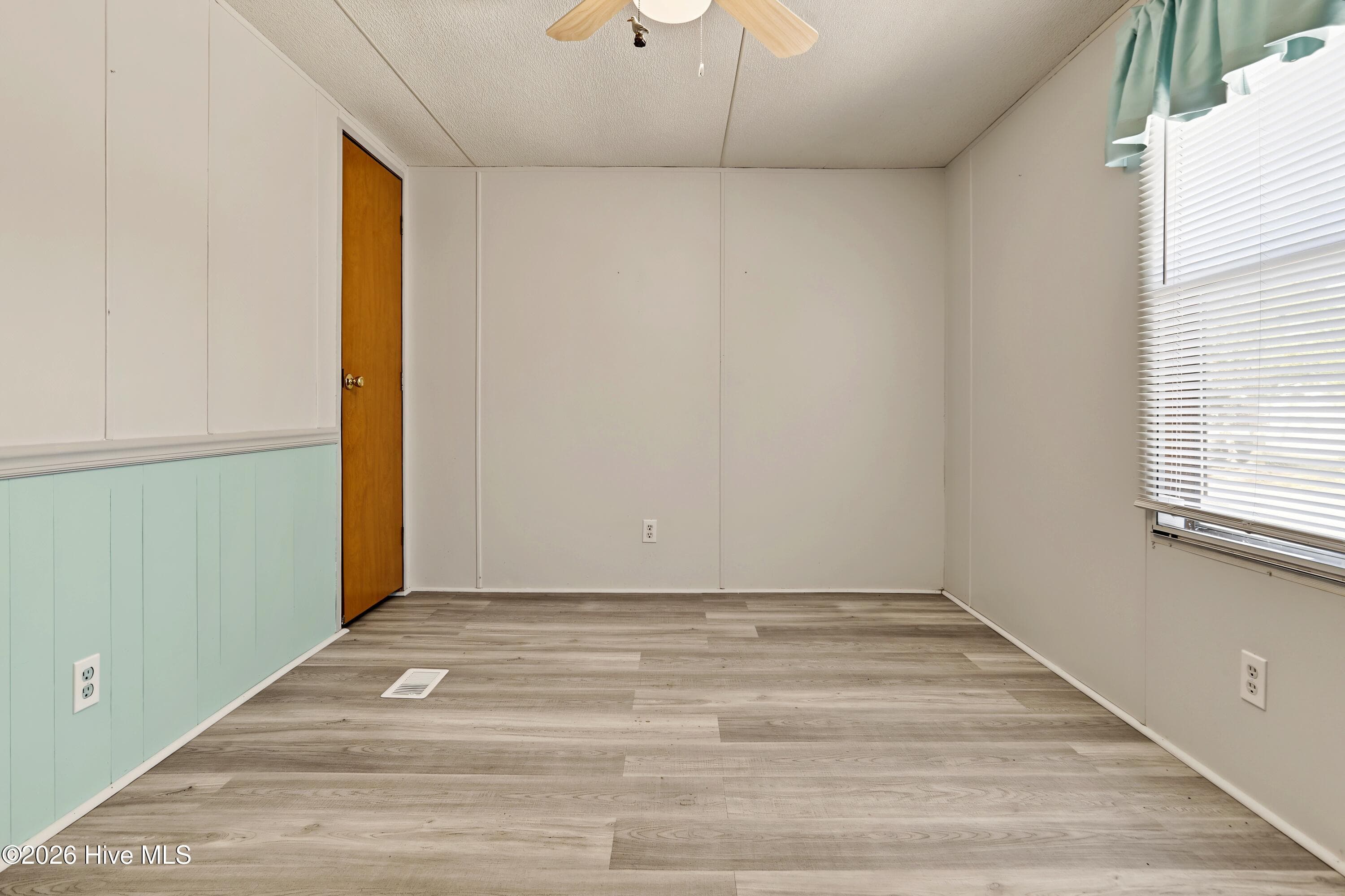 Manufactured Home at 3215 Herthwood Place SW, Supply, NC 28462, photo 13 of 36
