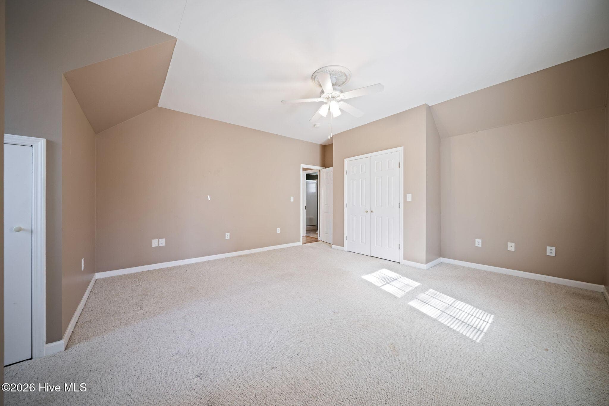 Single Family Residence at 815 Riverview Drive, Burgaw, NC 28425, photo 4 of 9