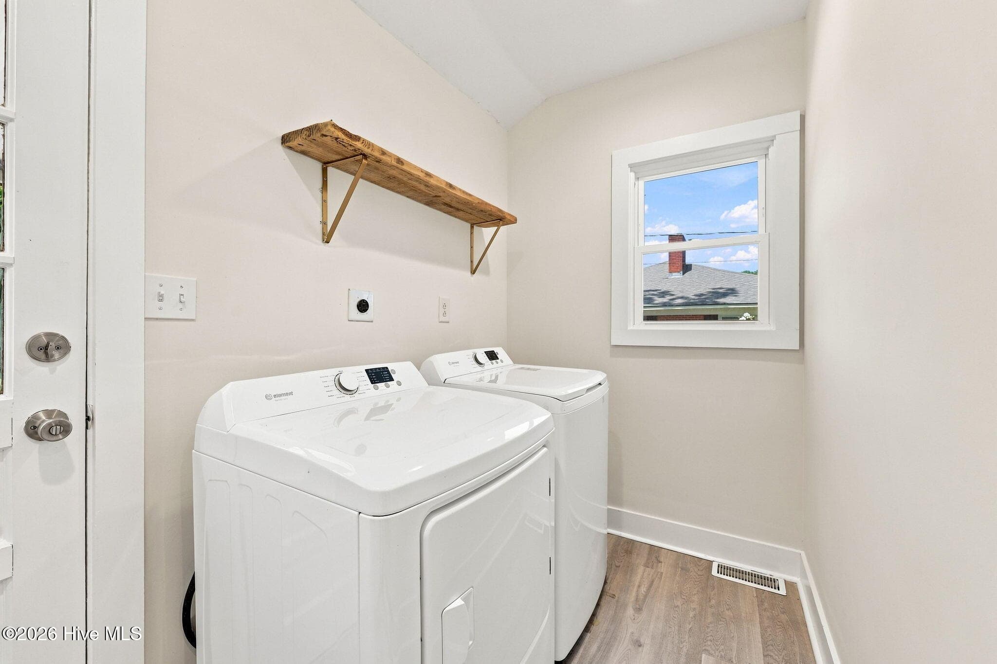 Single Family Residence at 301 W 15th Street, Washington, NC 27889, photo 12 of 31