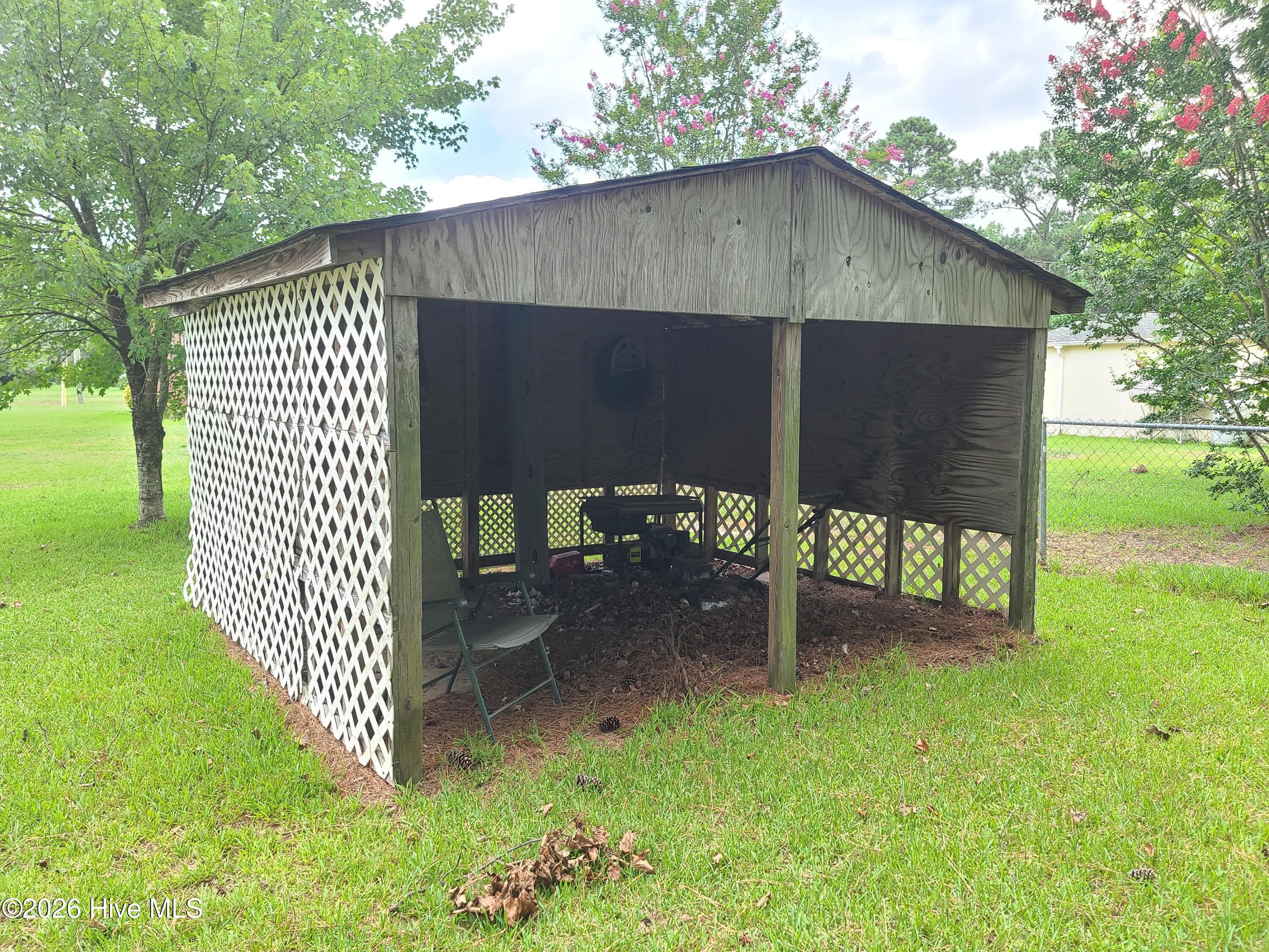 Detached Shelter - 569 Central Avenue, Kinston, NC 28504