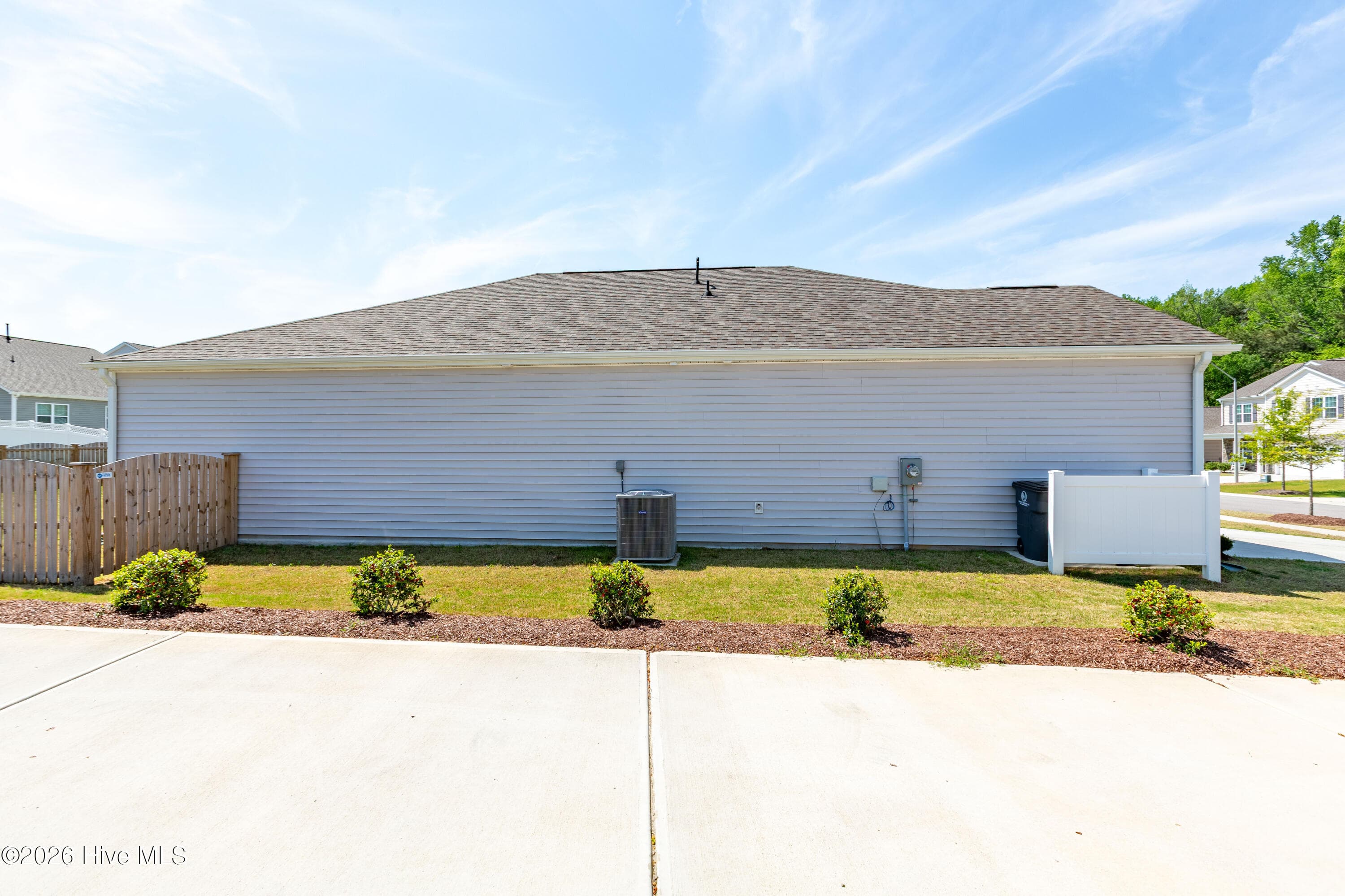 Single Family Residence at 1015 Saddlebrook Drive, Rocky Mount, NC 27804, photo 5 of 39