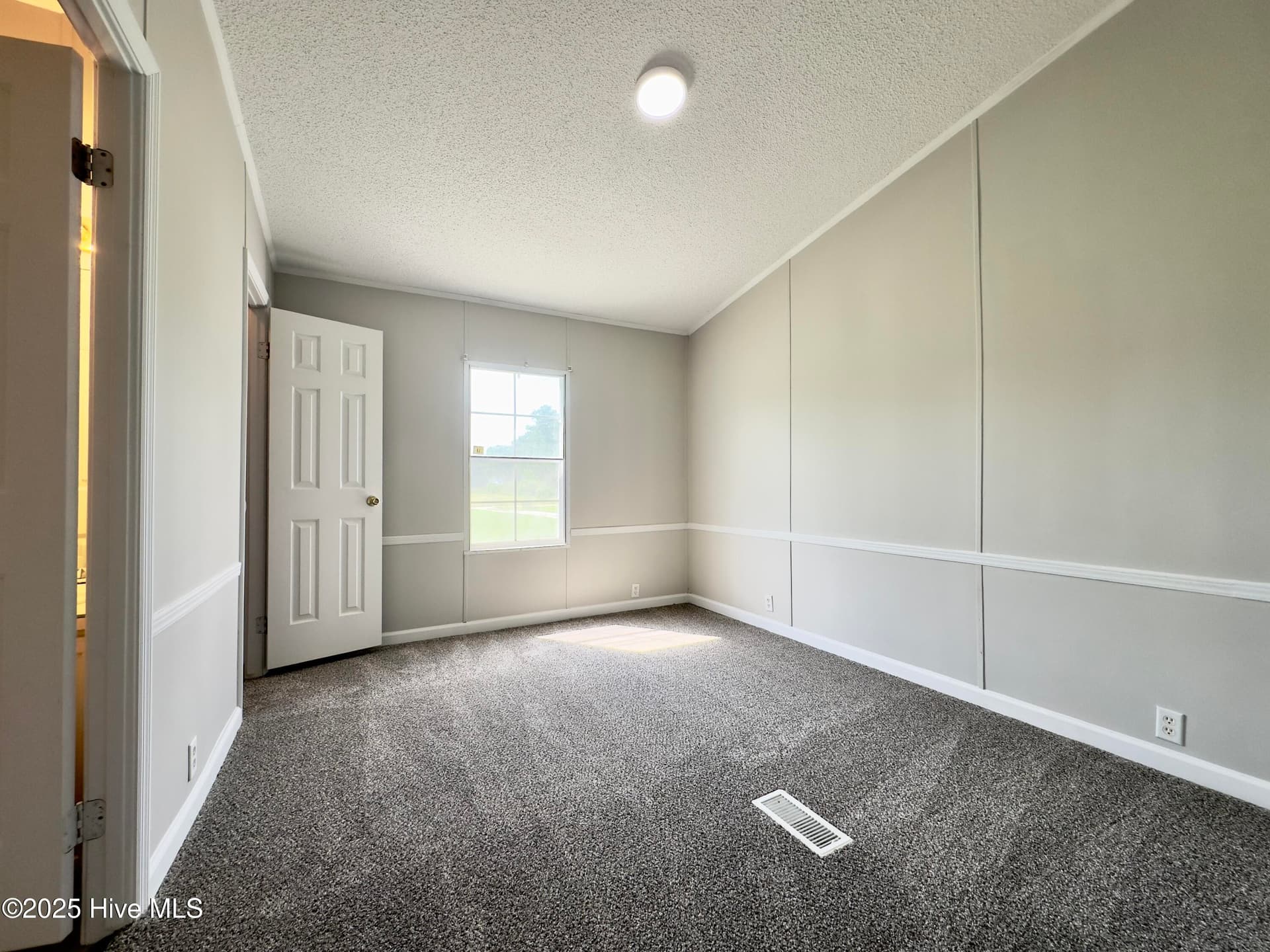 Manufactured Home at 265 Colonial Landing Road SE, Bolivia, NC 28422, photo 24 of 43