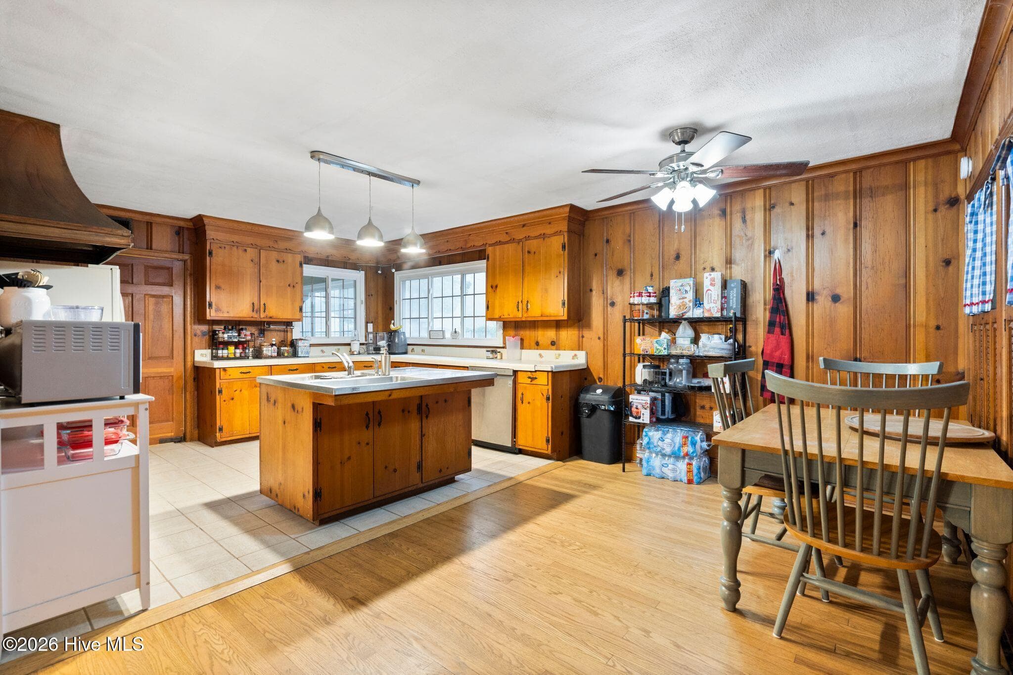 Single Family Residence at 901 Smyrna Drive, Whiteville, NC 28472, photo 2 of 3