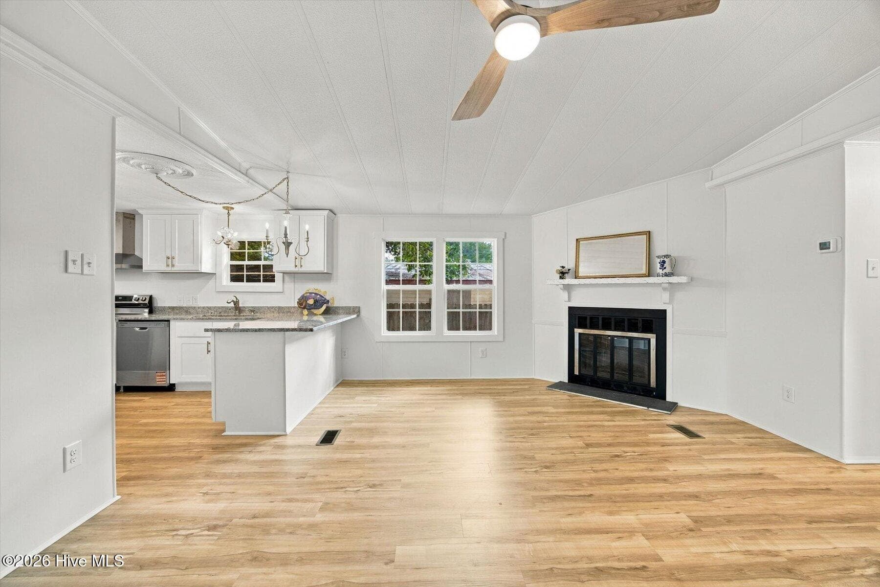 Manufactured Home at 621 Harbor Drive SE, Bolivia, NC 28422, photo 19 of 46