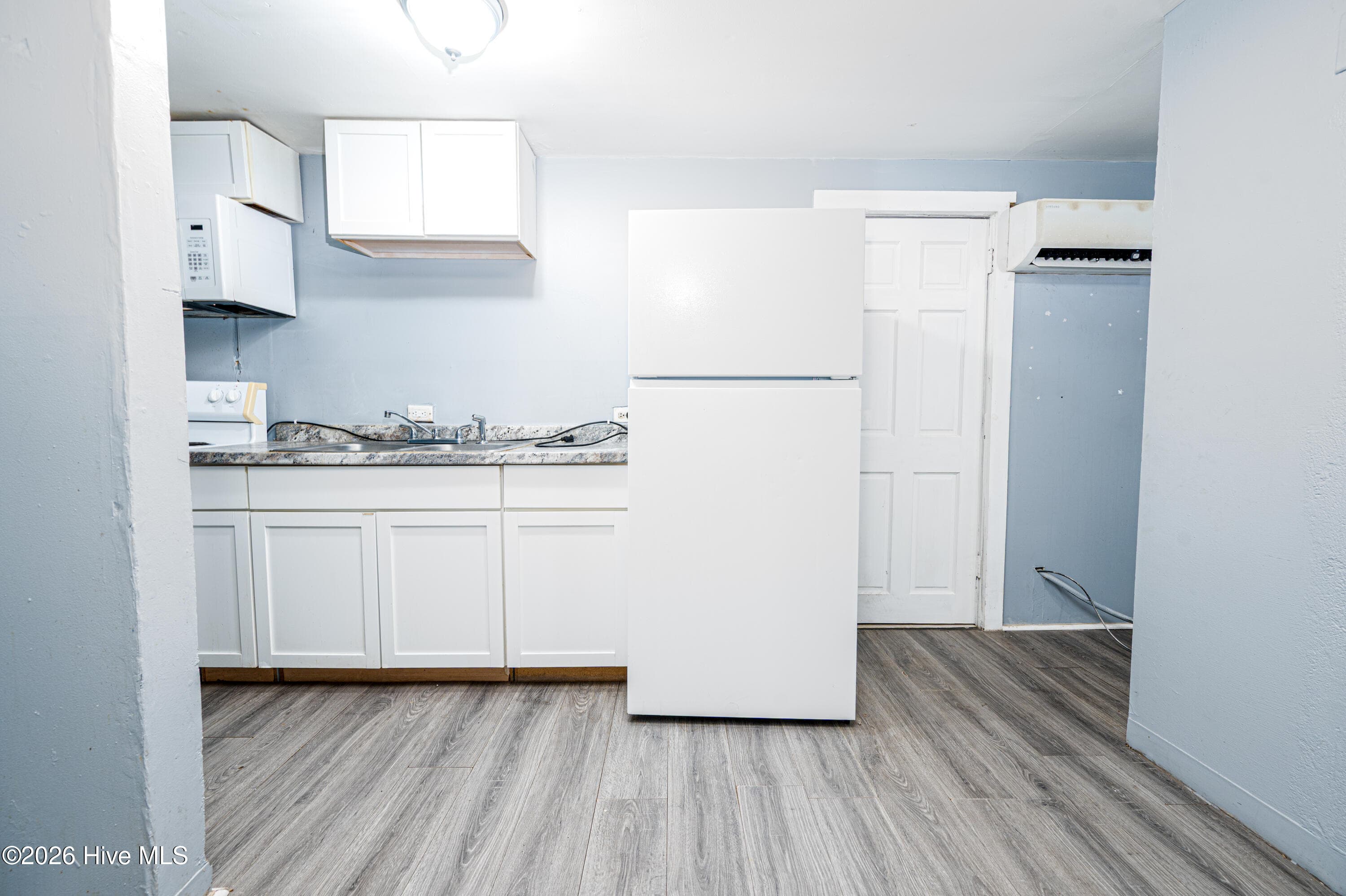Single Family Residence at 1211 Bay Street, New Bern, NC 28560, photo 6 of 8