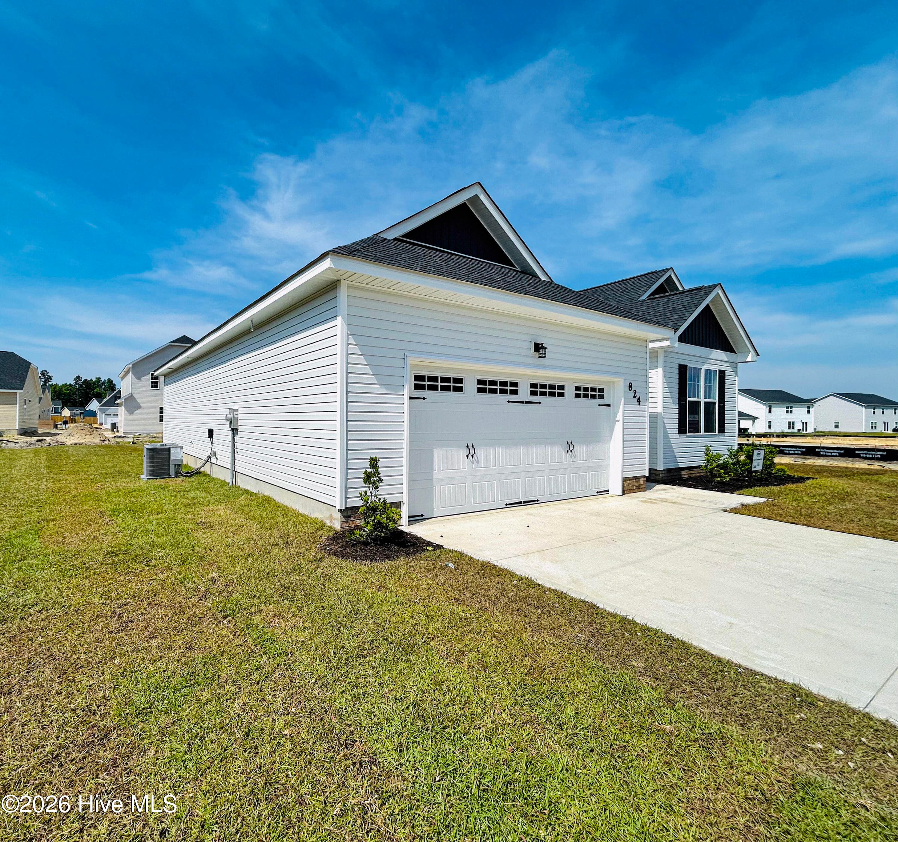 Single Family Residence at 824 Hidden Bridge Drive, Jacksonville, NC 28546, photo 3 of 54
