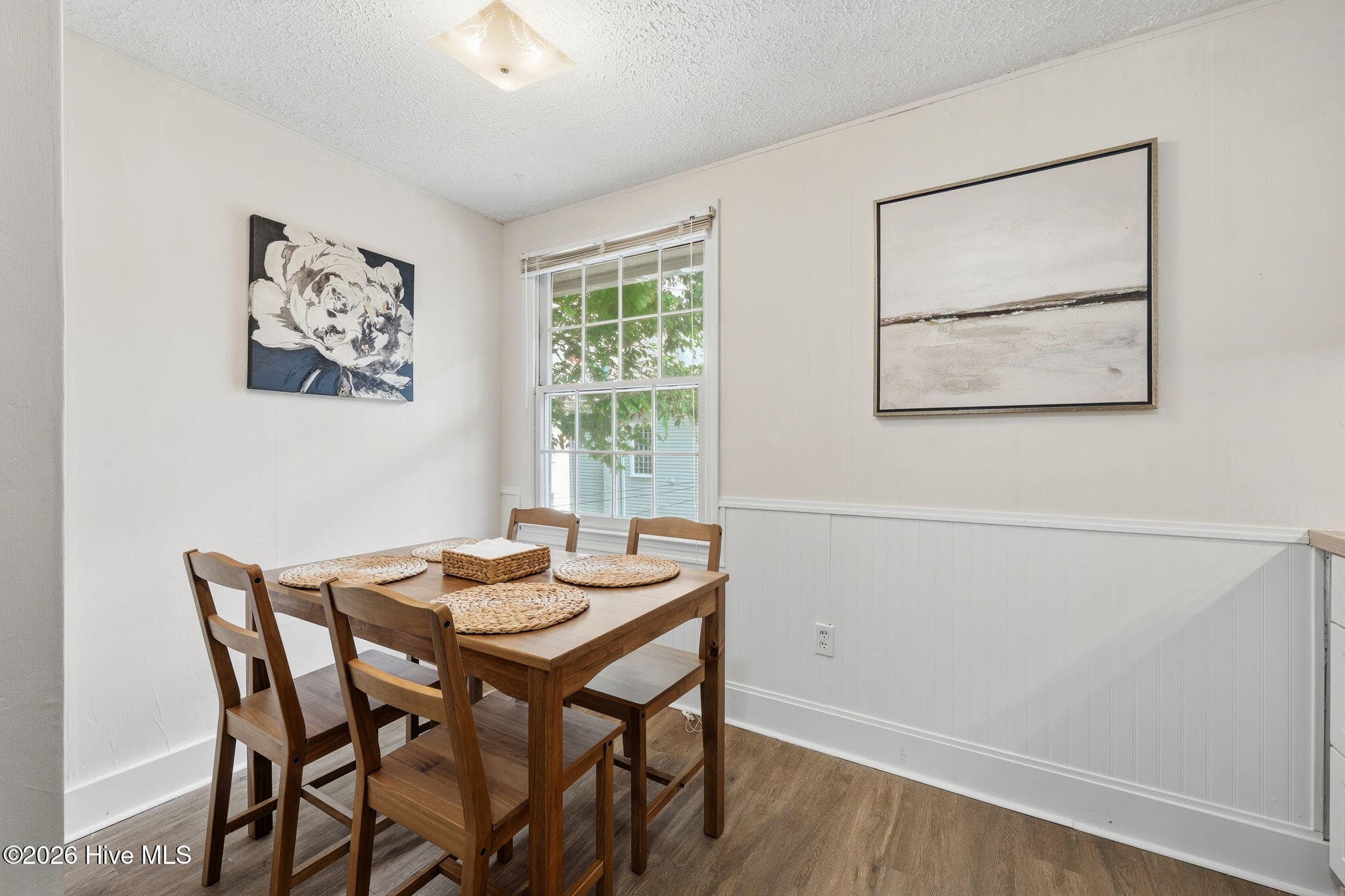 Dining - 328 River Walk, New Bern, NC 28560