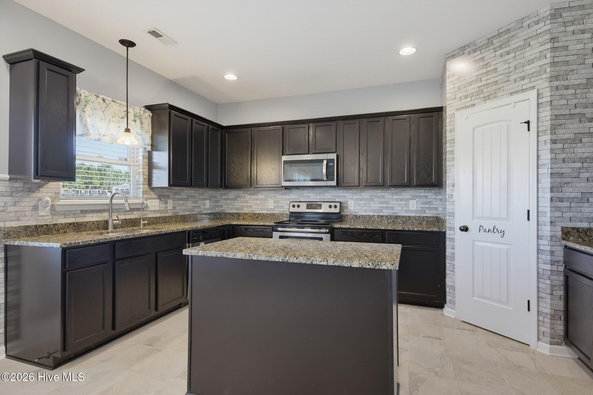Single Family Residence at 304 SW Plantation Drive, Maple Hill, NC 28454, photo 7 of 72