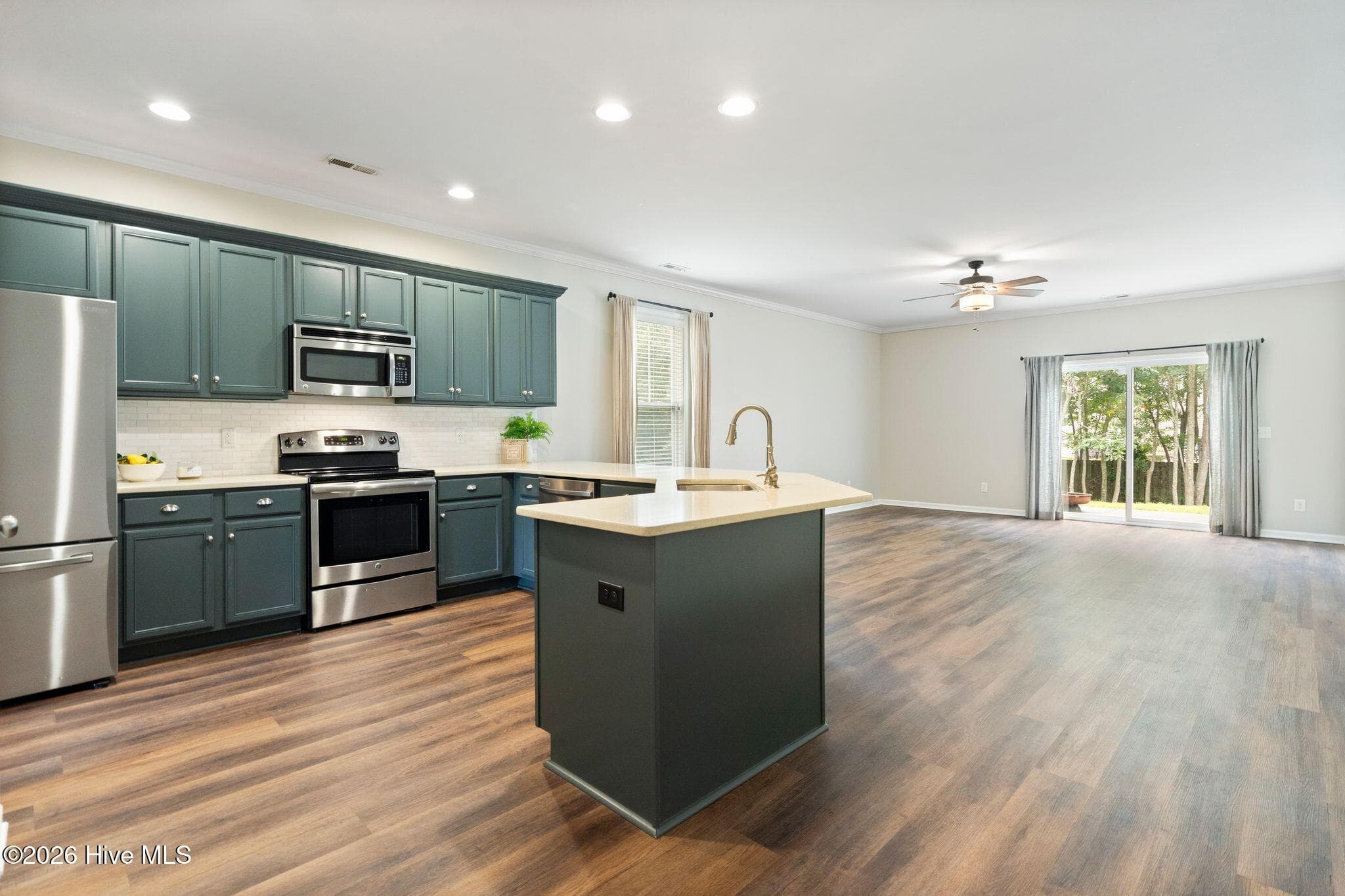 Single Family Residence at 115 Bunchberry Court, Hampstead, NC 28443, photo 6 of 54