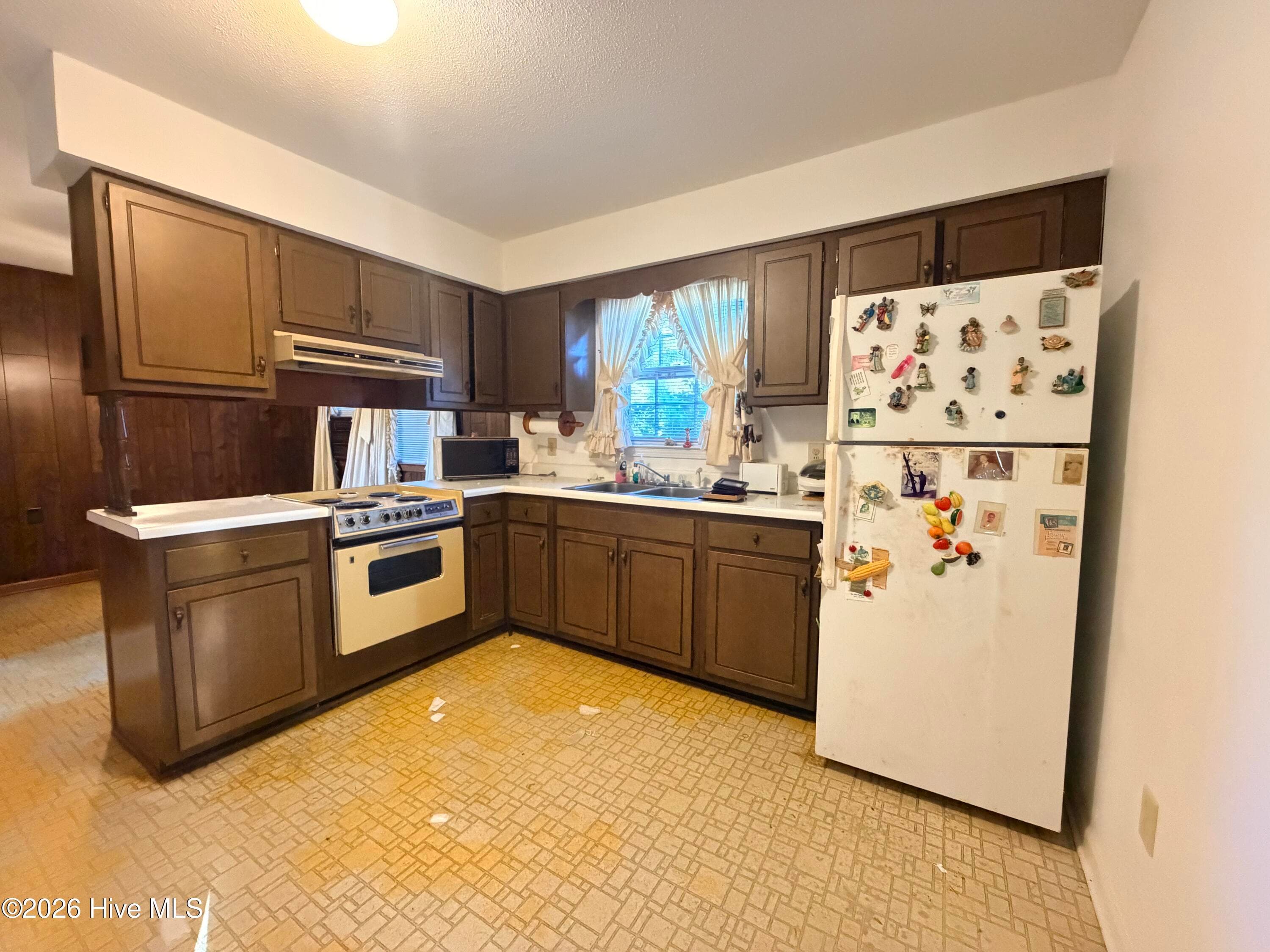 Single Family Residence at 109 Brier Road, Castle Hayne, NC 28429, photo 3 of 14