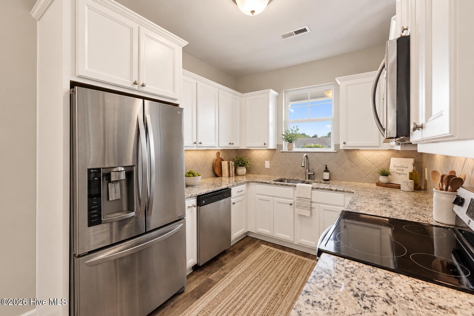 Virtually staged kitchen - 1632 Sugarberry Circle 77, Leland, NC 28451
