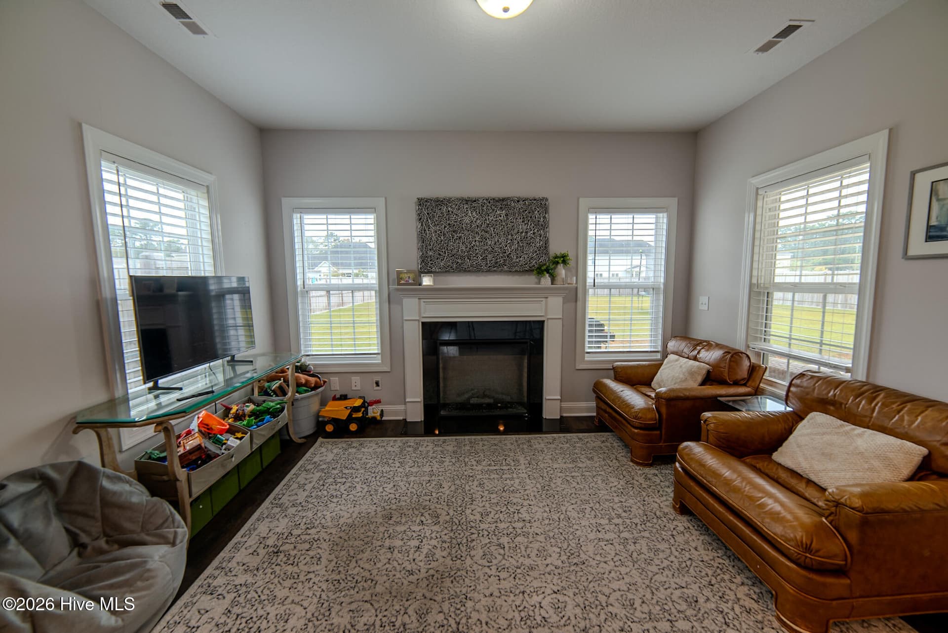 Single Family Residence at 207 Coscoroba Court, Swansboro, NC 28584, photo 9 of 32