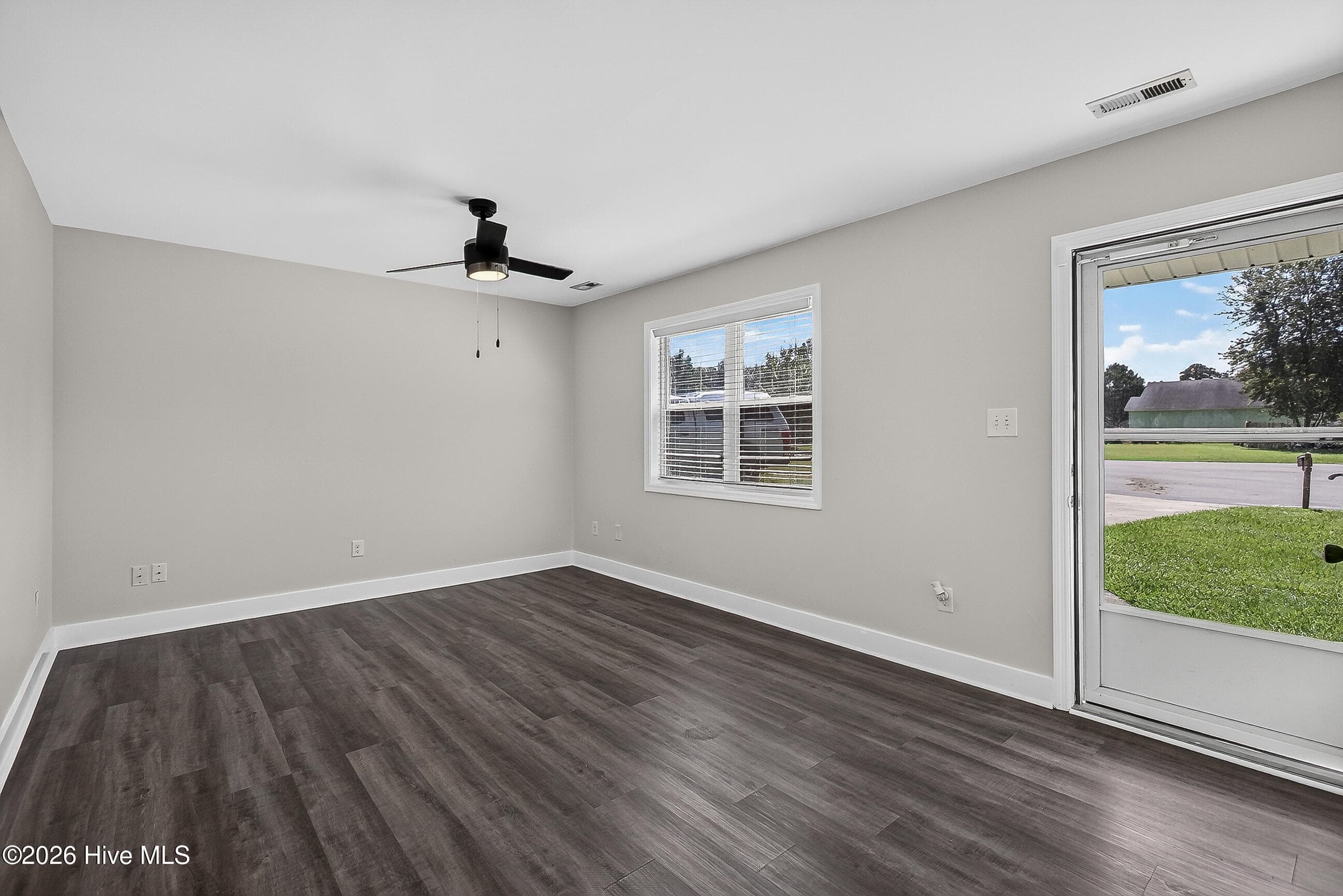 Single Family Residence at 912 Laurel Lane, Jacksonville, NC 28546, photo 13 of 35