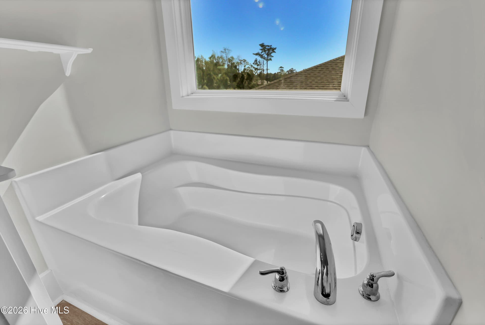 Primary Bathroom - 512 Edgewater Way, Surf City, NC 28445