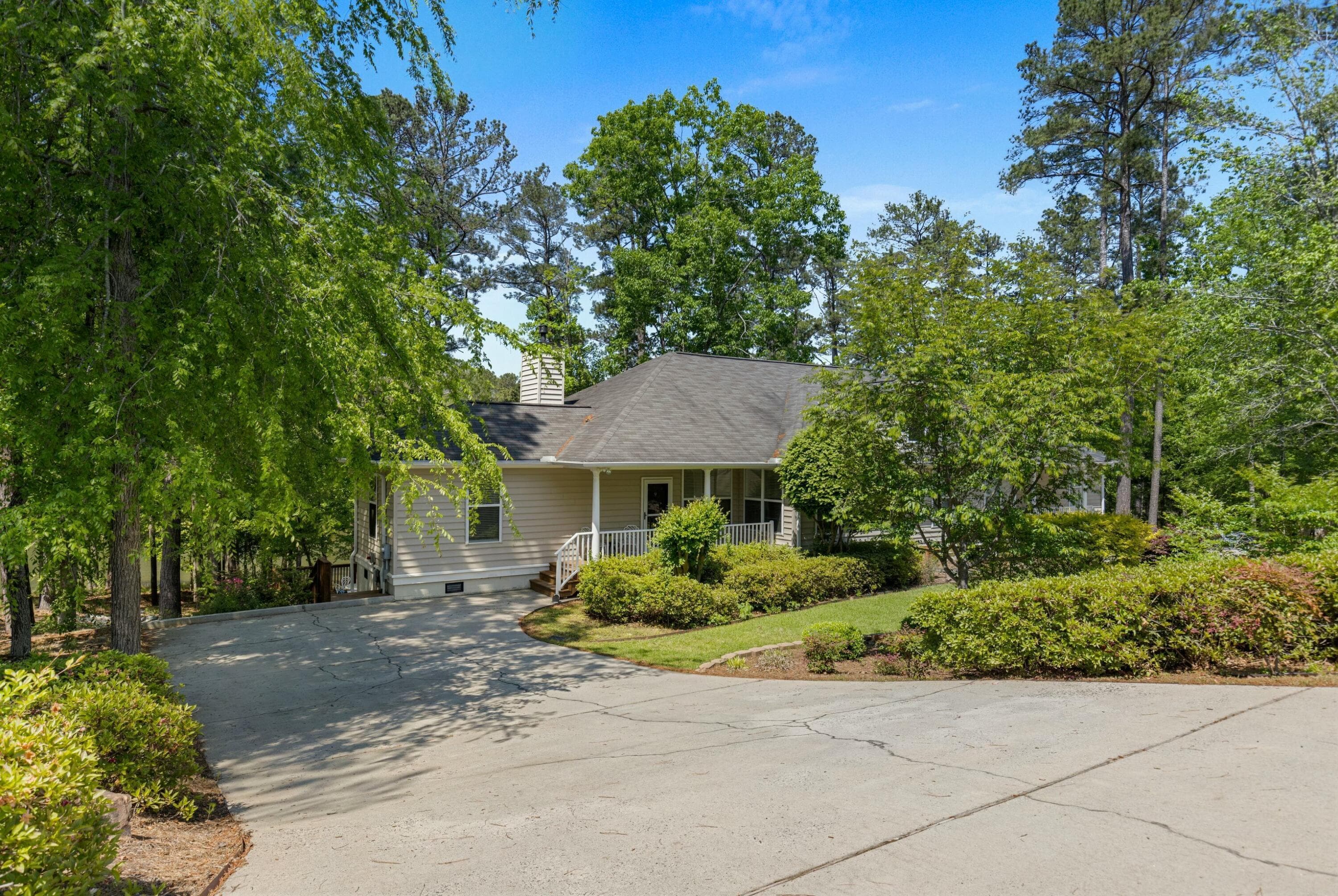 Townhouse at 9 Caravel Circle, McCormick, SC 29835, photo 2 of 36