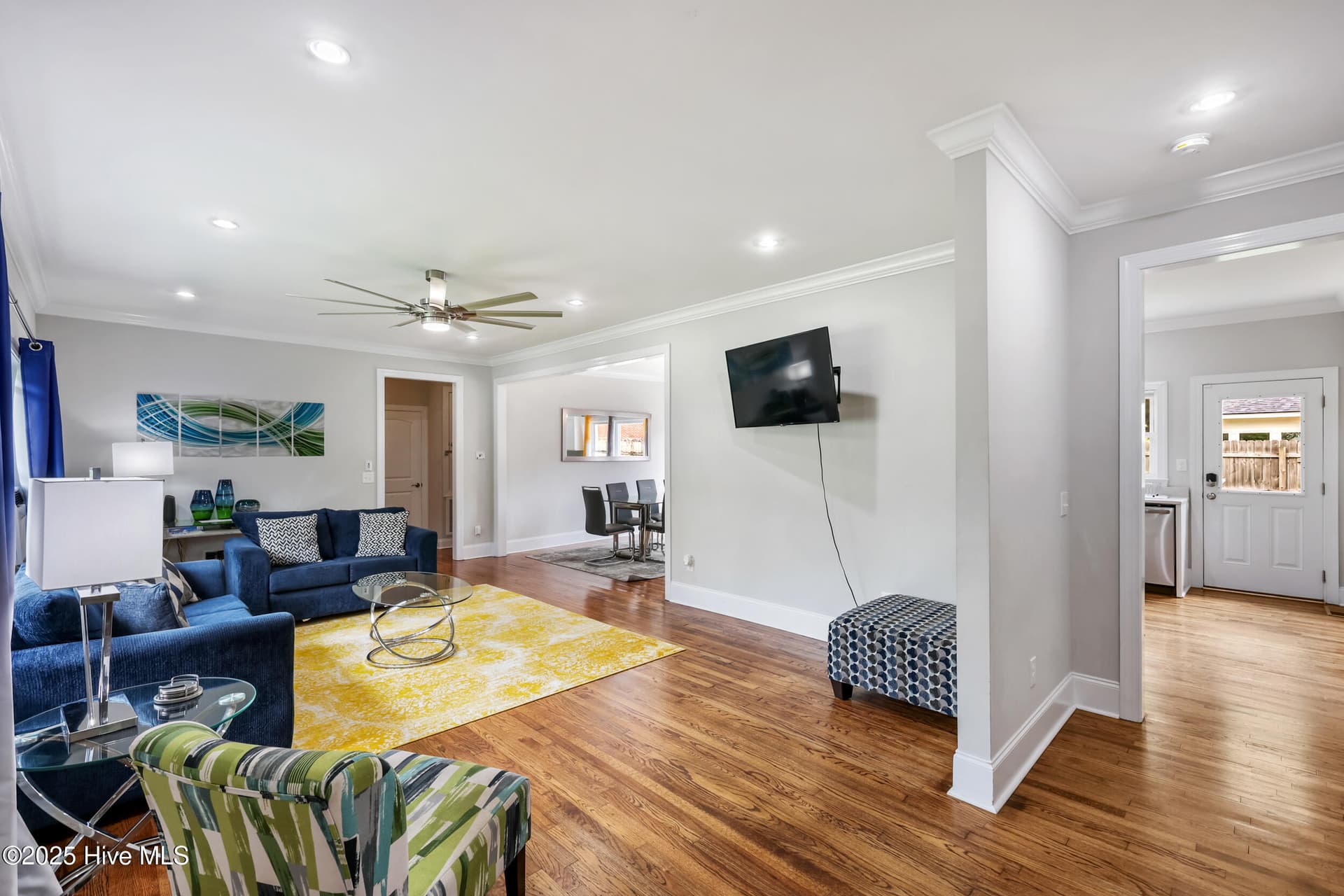 Single Family Residence at 827 Colonial Drive, Wilmington, NC 28403, photo 3 of 27