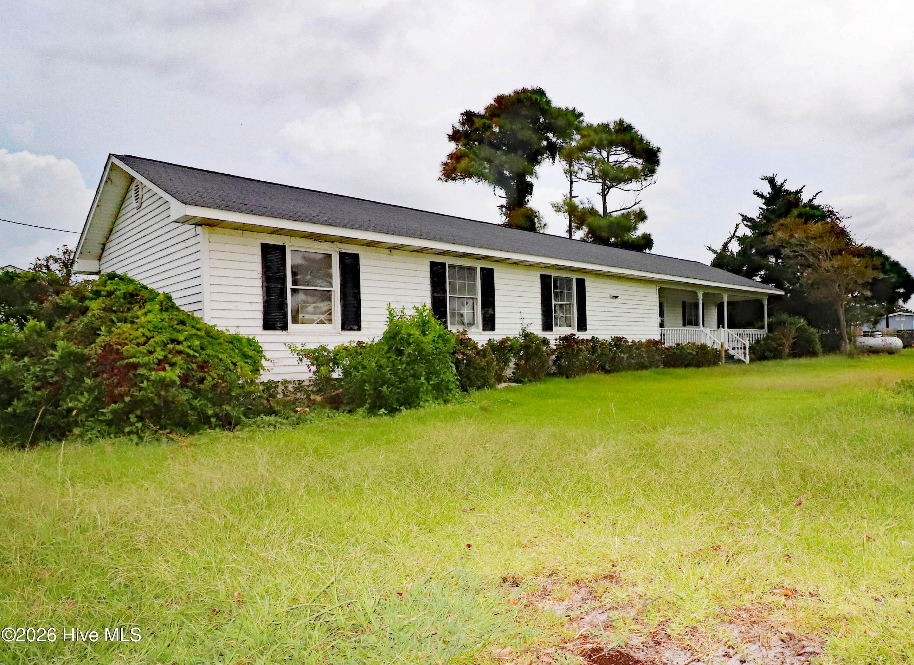 115 Canal Drive, Harkers Island, NC 28531