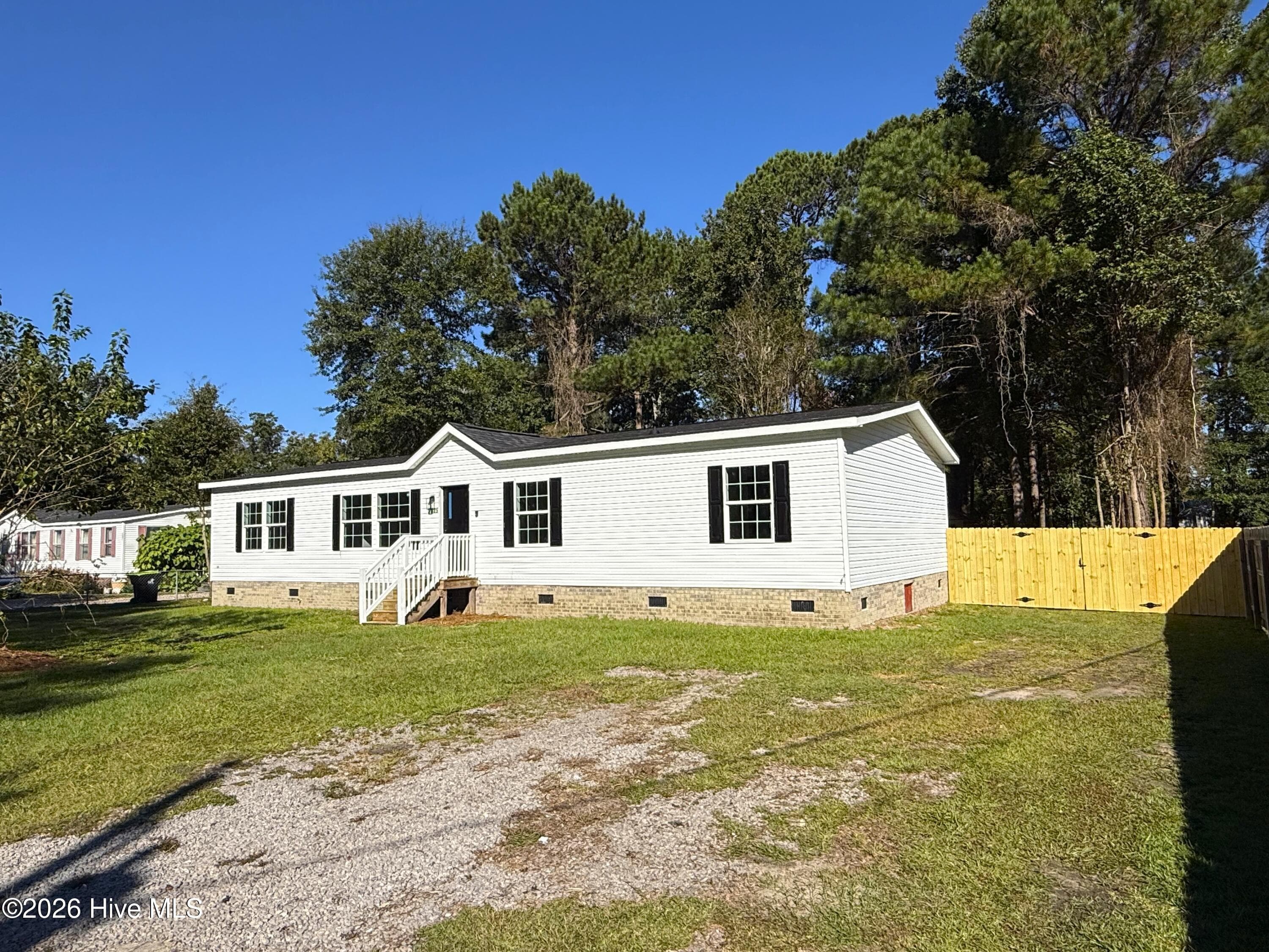 Manufactured Home at 2025 Teresa Drive, Castle Hayne, NC 28429, photo 2 of 40