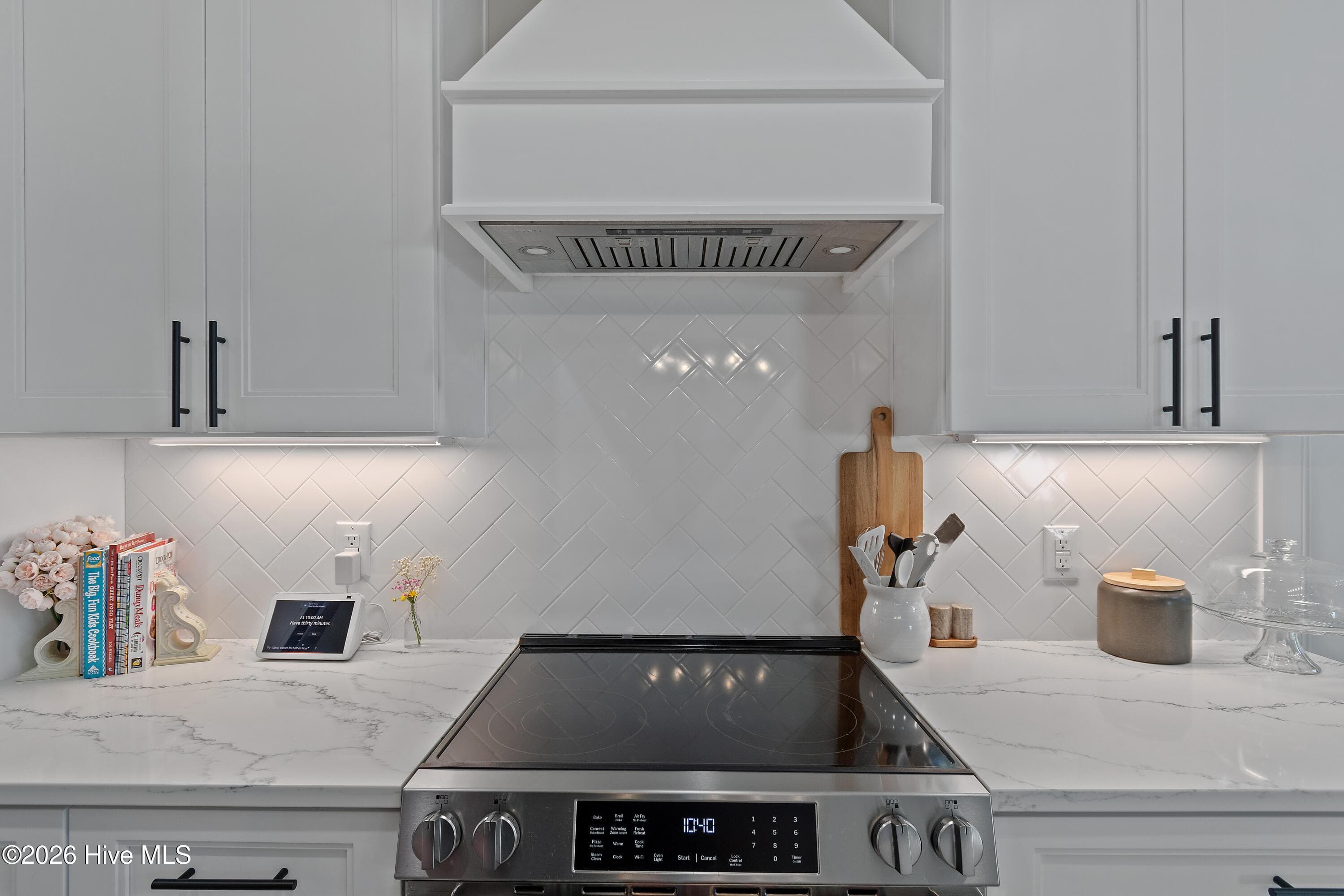 Vented hood, tile backsplash. - 299 Boundaryline Drive NW, Calabash, NC 28467